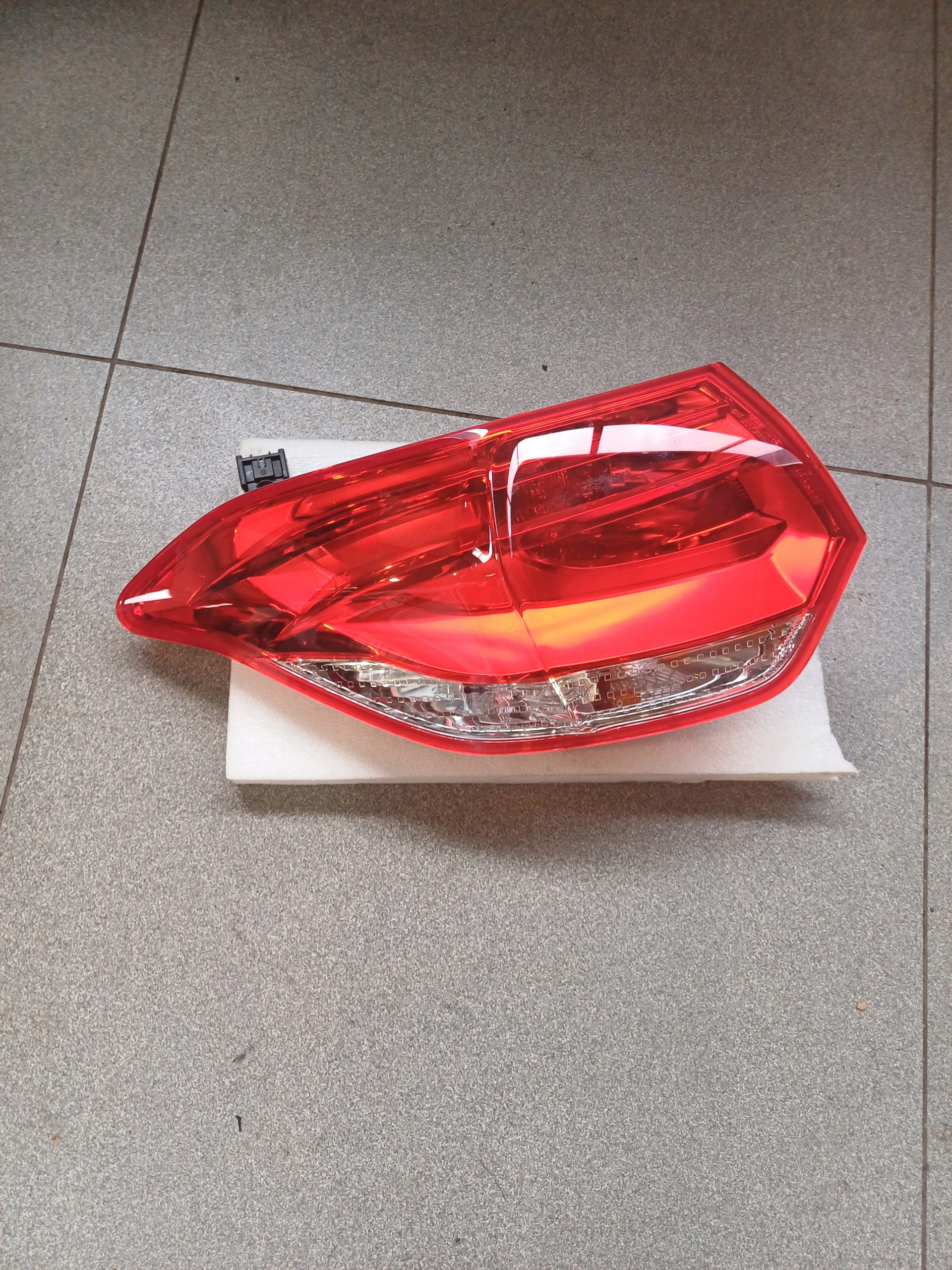 light left rear part Citroen C4 II 9801855380