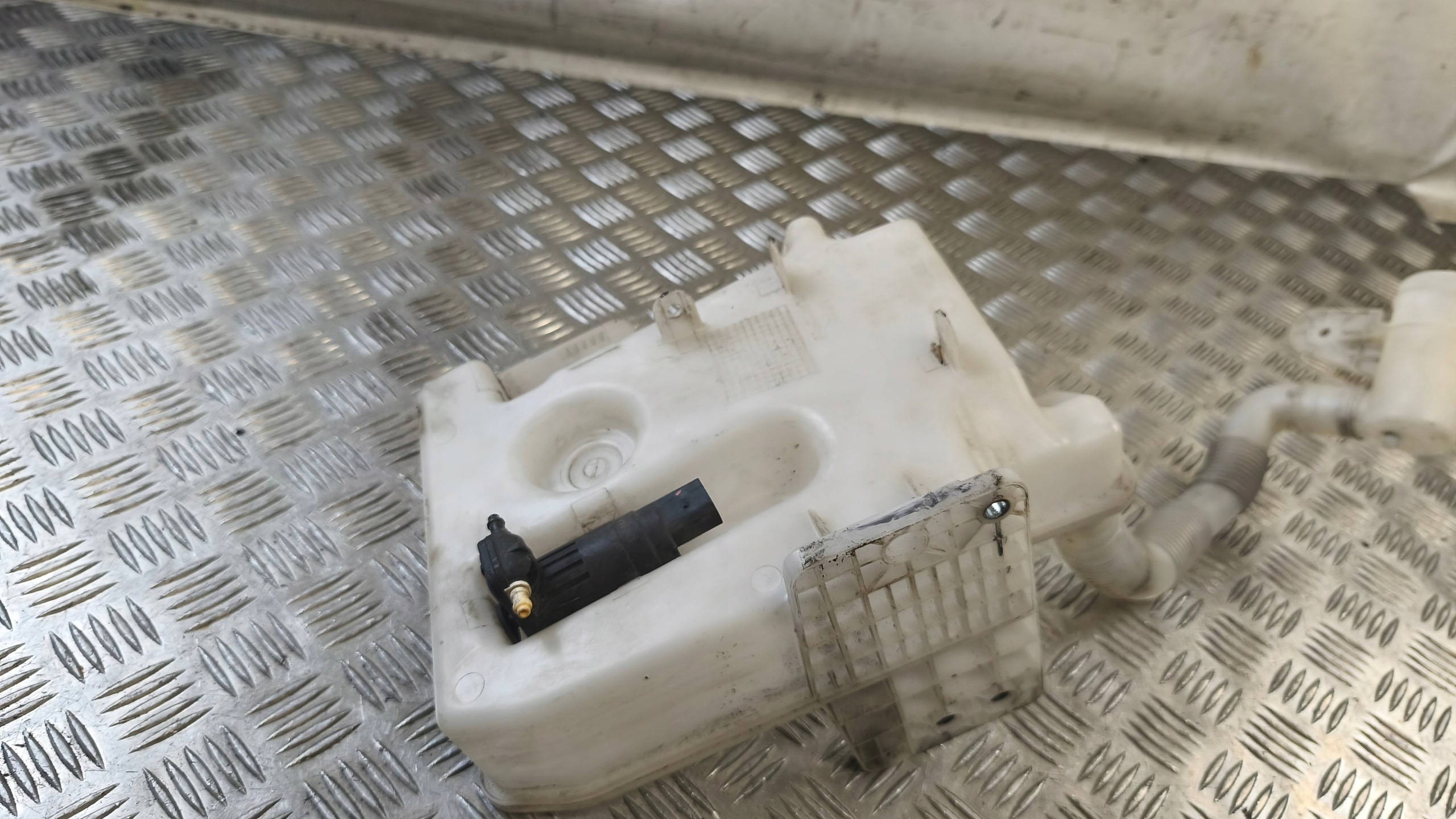 washer fluid tank VW GOLF VI 2009r 1K0955453R
