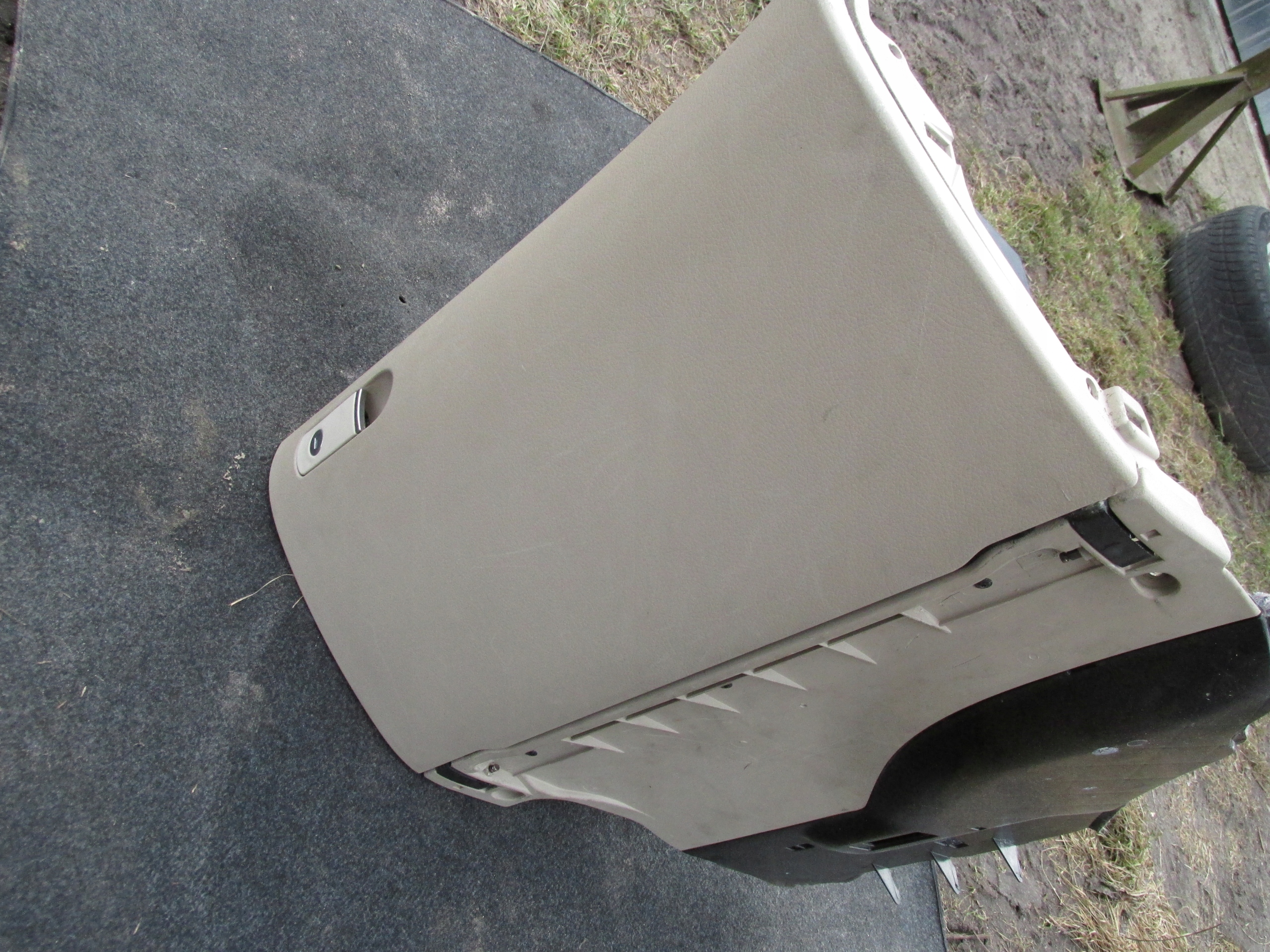 81857035 - Коробка для хранения с кондиционером AUDI A4 B6 / 7 Европа холодильник