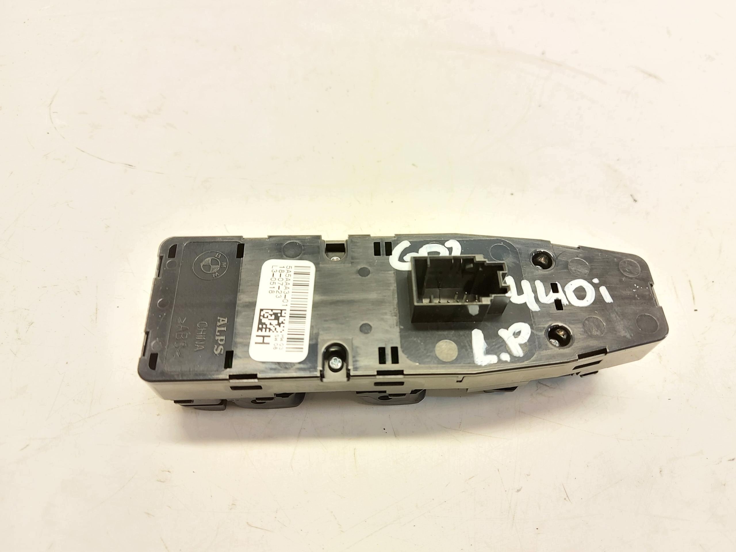 BMW G02 X4 M40i 2023r panel window control switch windows left front