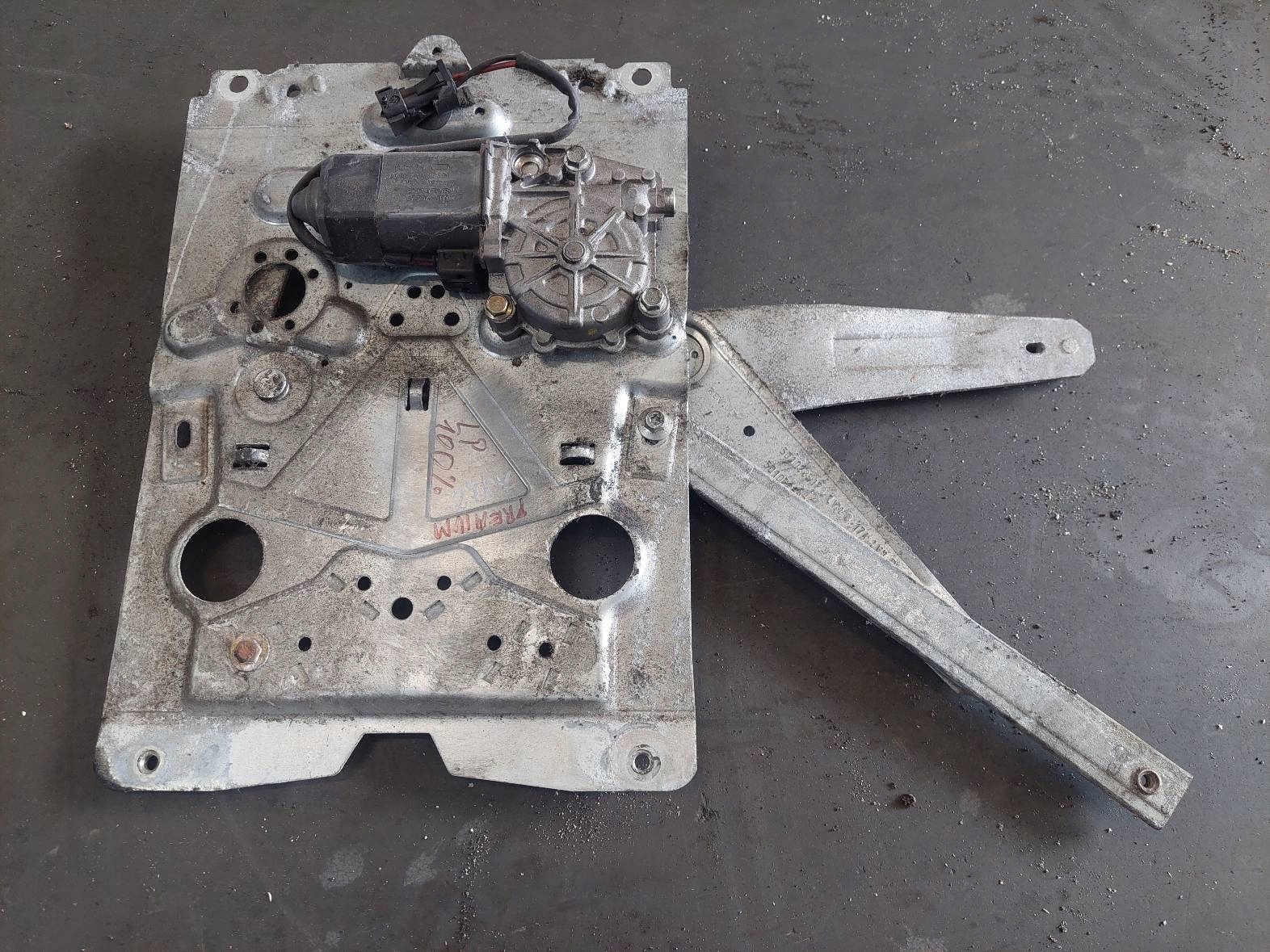 MECHANIZM SZYBY ELEKTRYCZNY LEWY PRZÓD PREMIUM I 0130821509