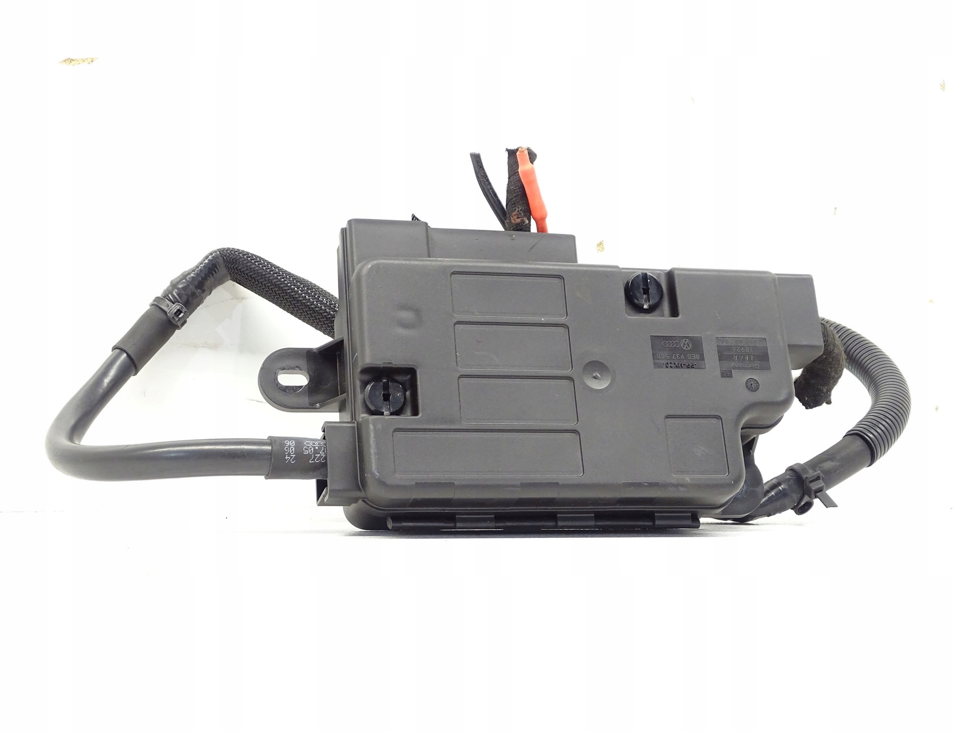 Kasten AKUMULATORA AUDI RS4 B7 8E0937548