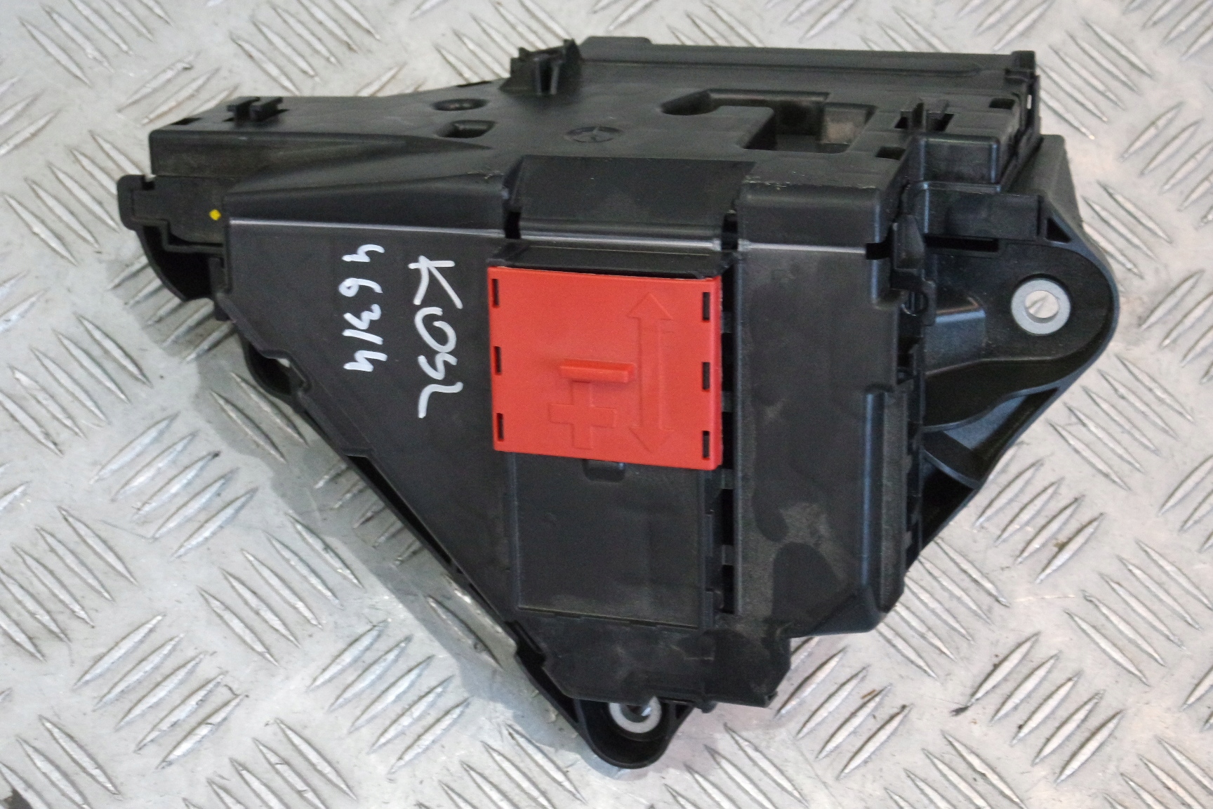 SKRZYNKA BEZPIECZNIKOW MERCEDES W463/4 A4635407612