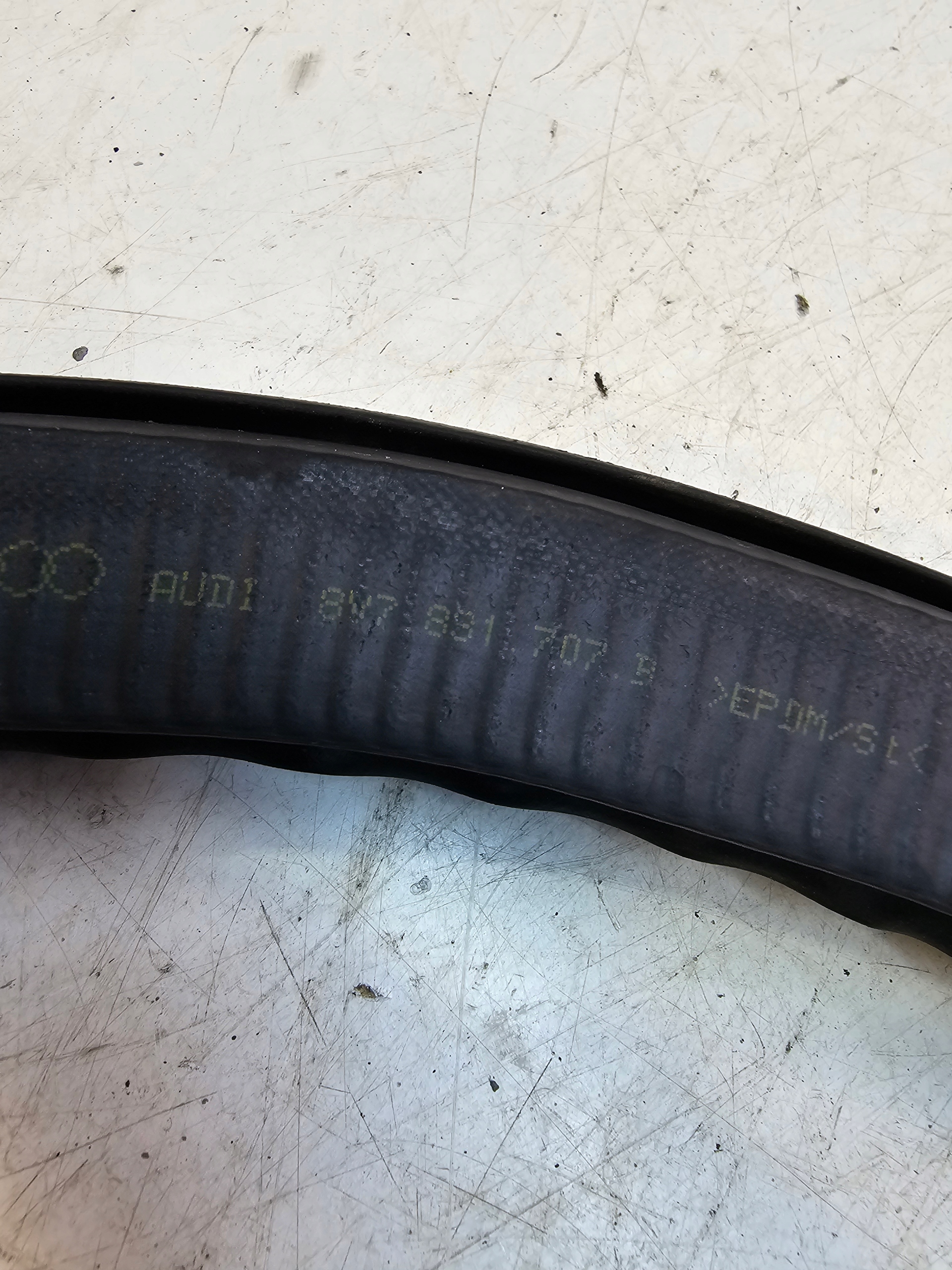 gasket door front lower AUDI A3 8V CABRIO 8V7831707B