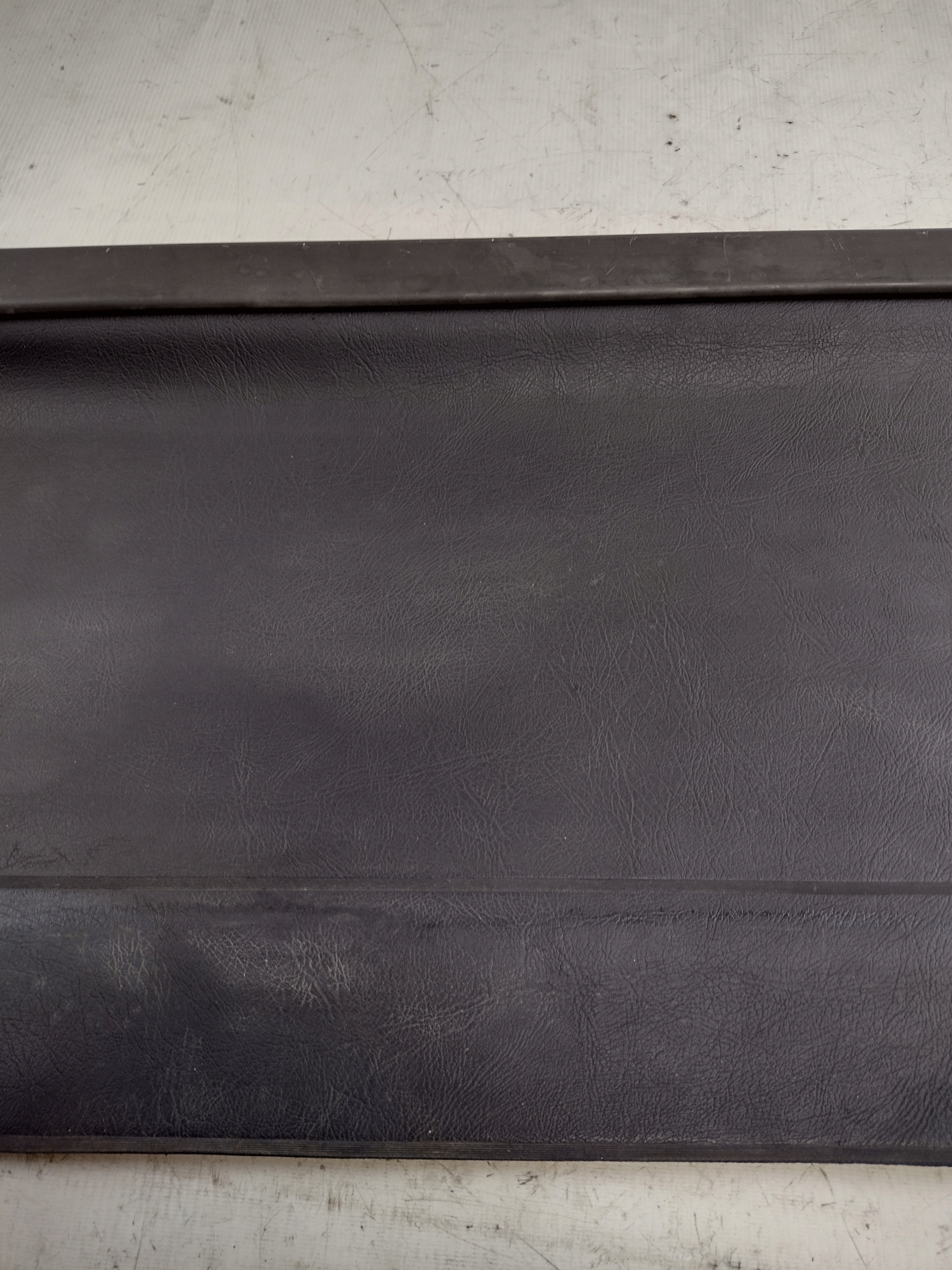 blinds boot Mercedes W168 OE 1688600175