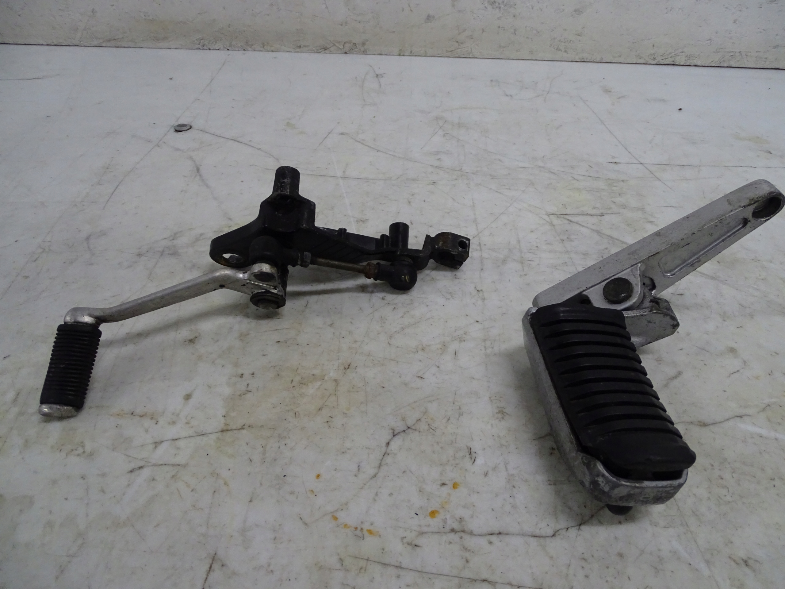 Kawasaki GTR 1000 Set подножка левая