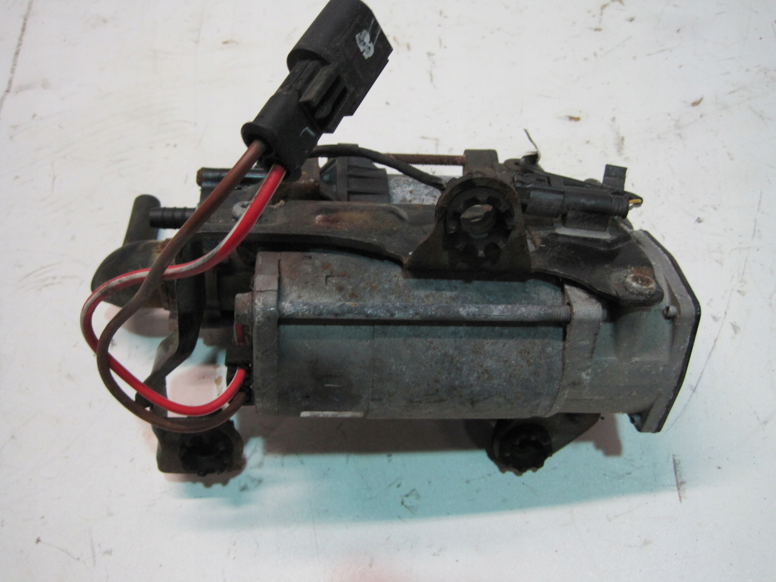 pump springing BMW 6861882