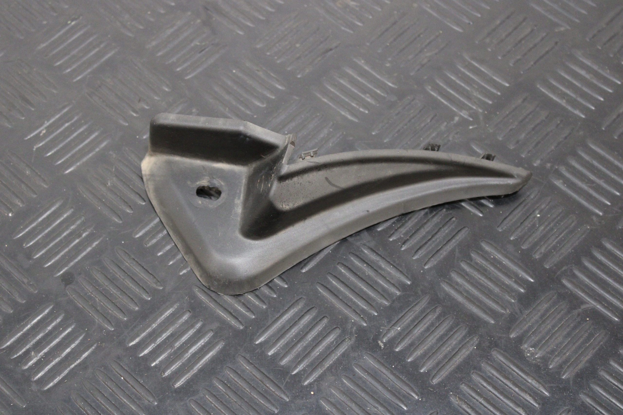 cover spoiler under the window right 115237A2 RENAULT CAPTUR II 2