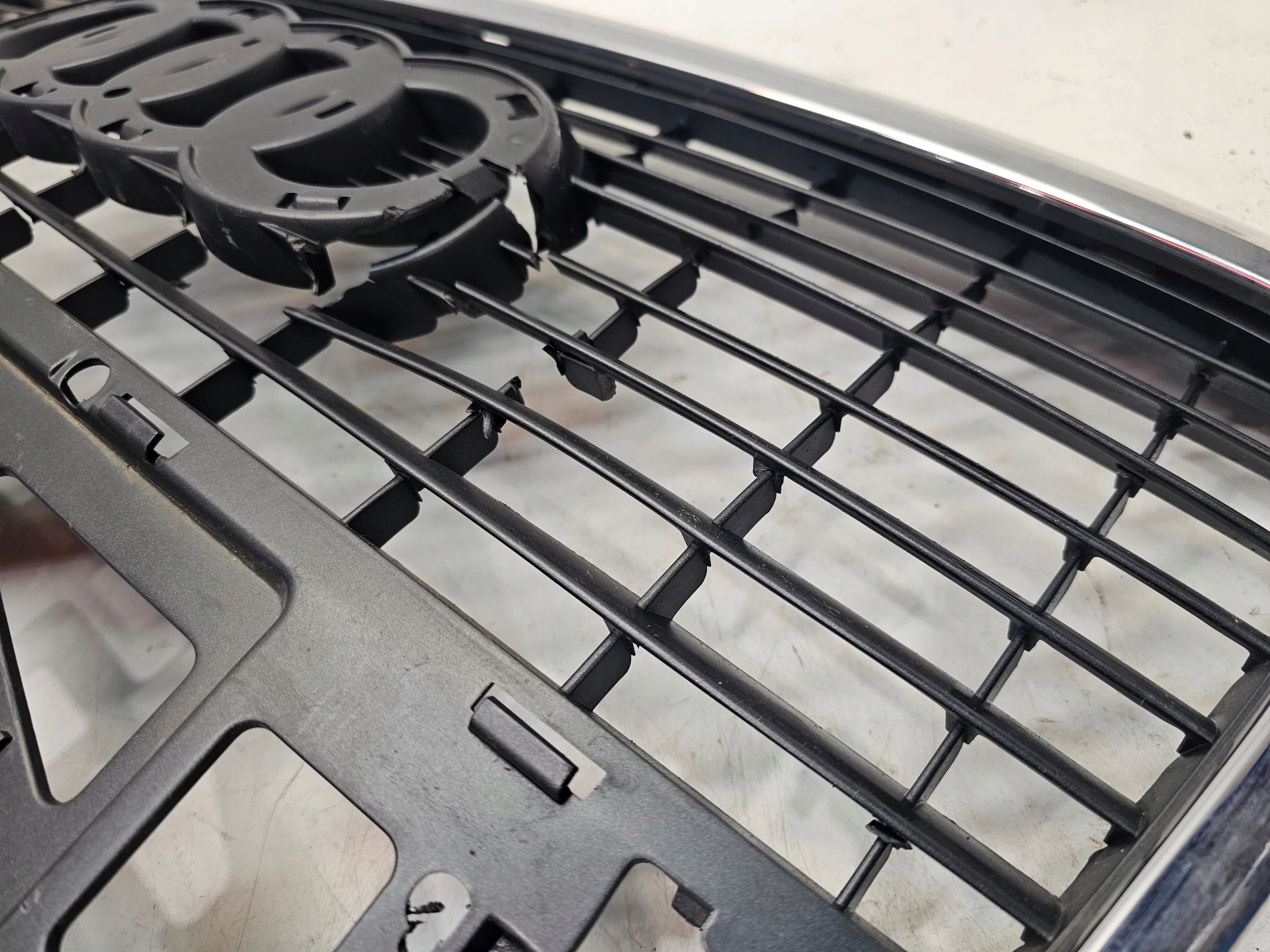 pillar console grille GRILLA AUDI A6 C6 4F0853651