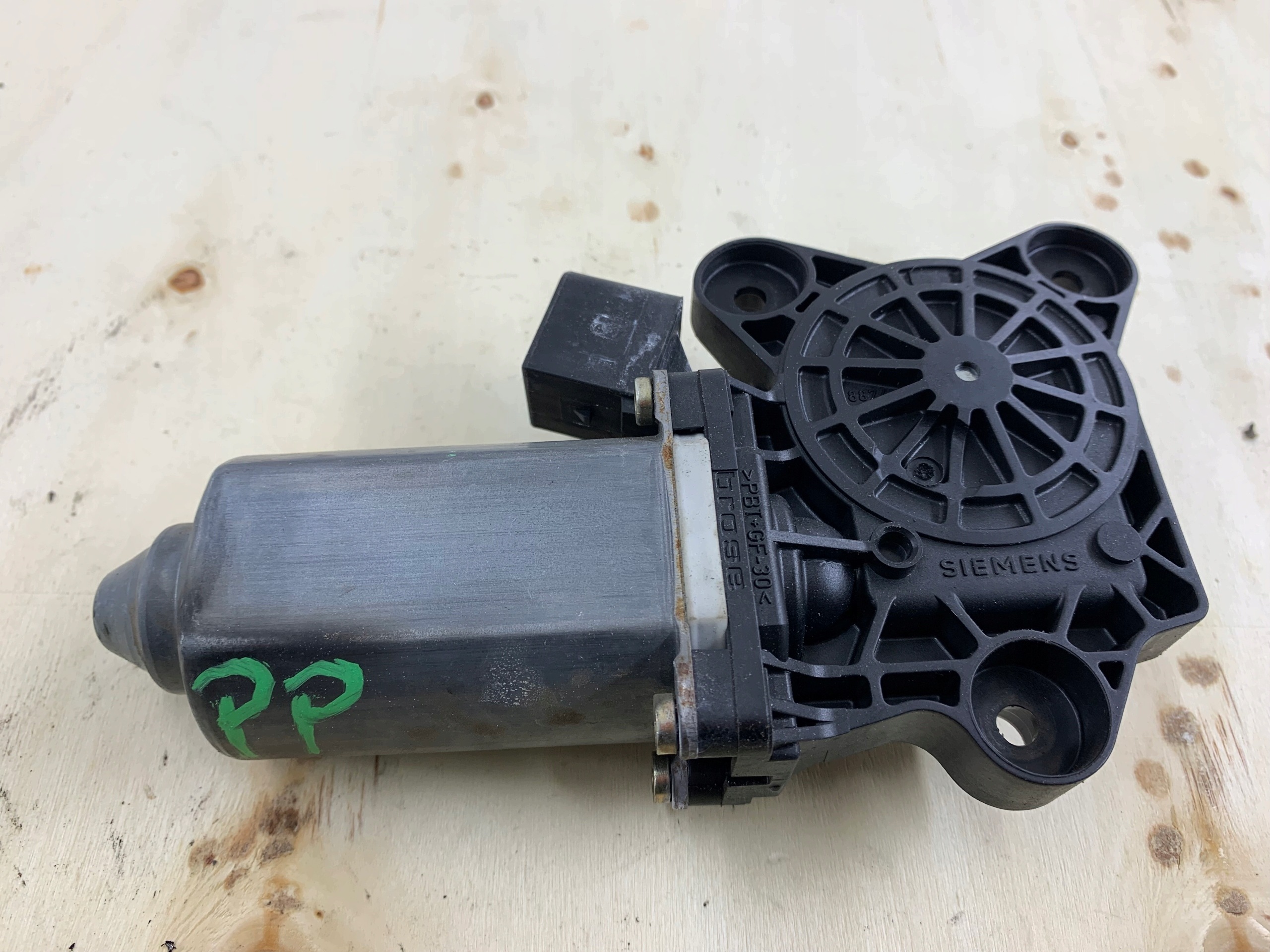 MERCEDES W203 mini motor windows right front A2208204542