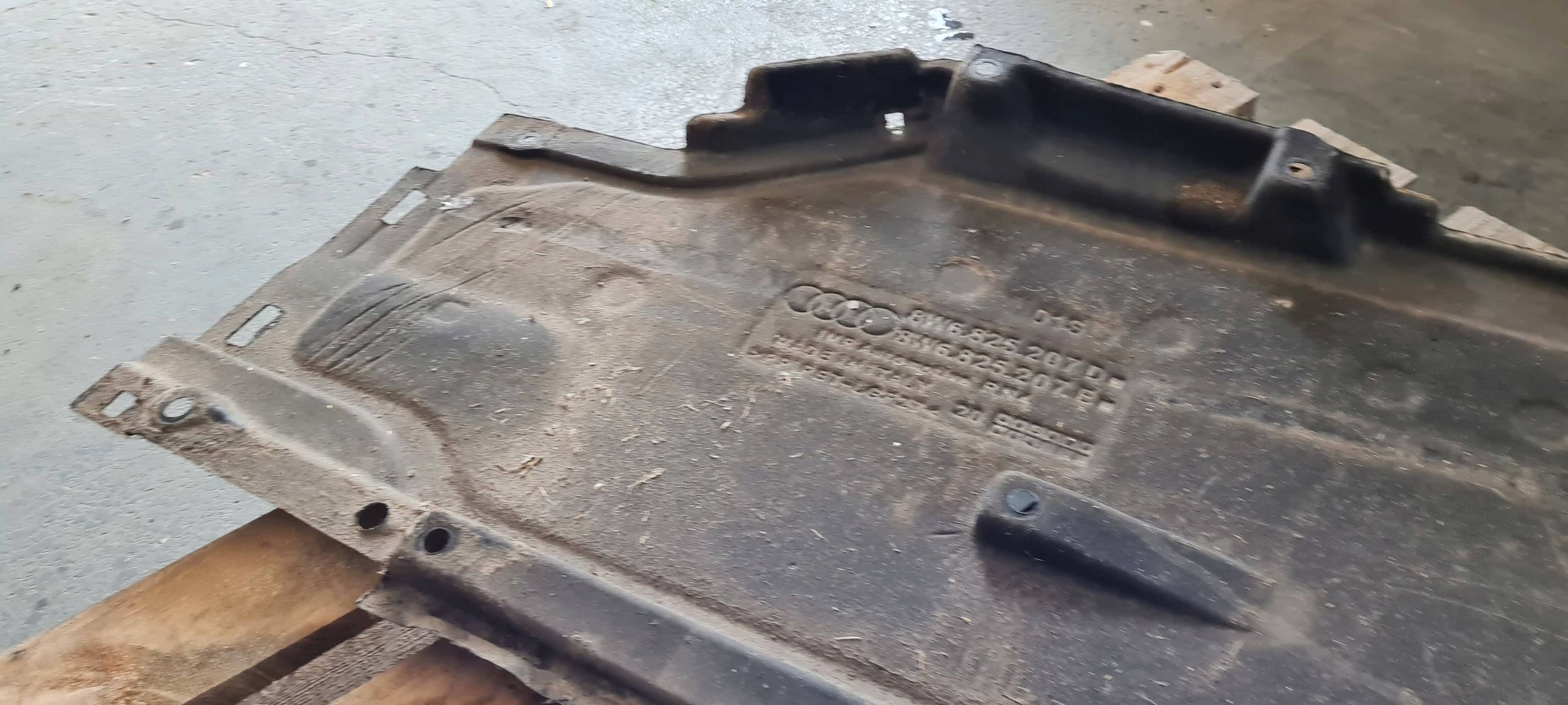 RS5 8W LIFT S5 A5 cover chassis left left front front 8W6825207D