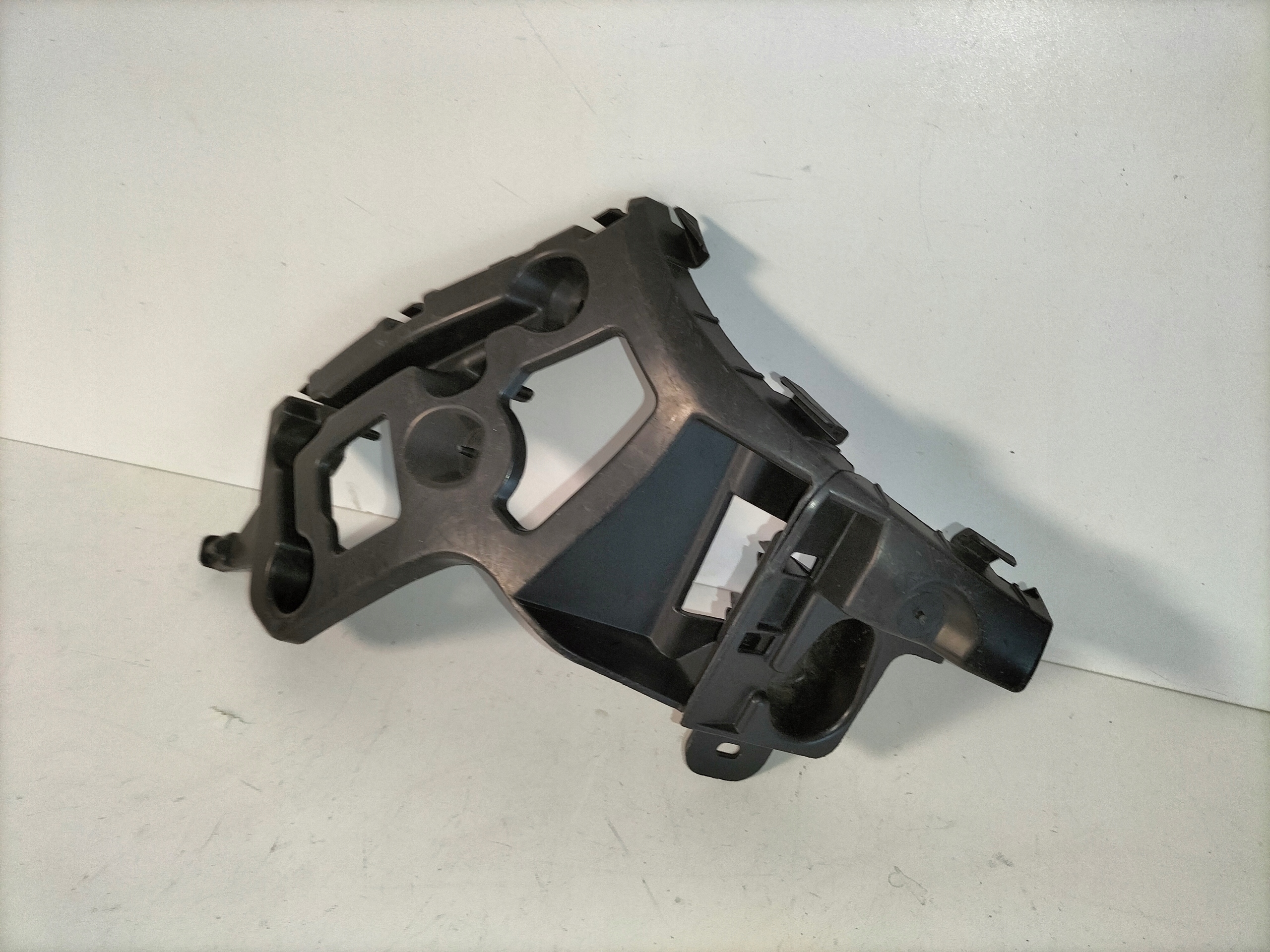 SUPPORTO STAFFA PARAURTI POSTERIORE SINISTRA RENAULT CAPTUR E 13