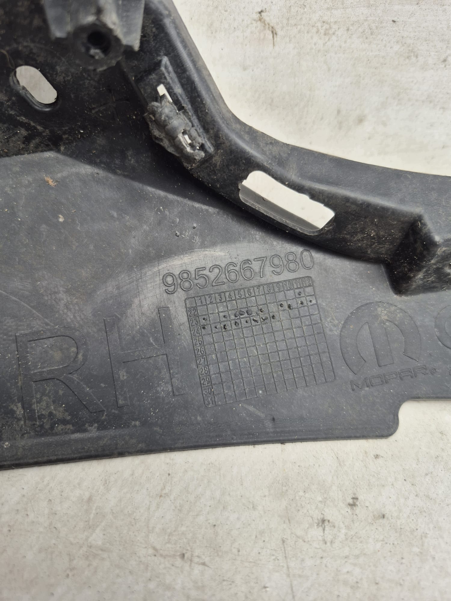 PEUGEOT 2008 II 2 24- LIFT support holder of a bumper right front front