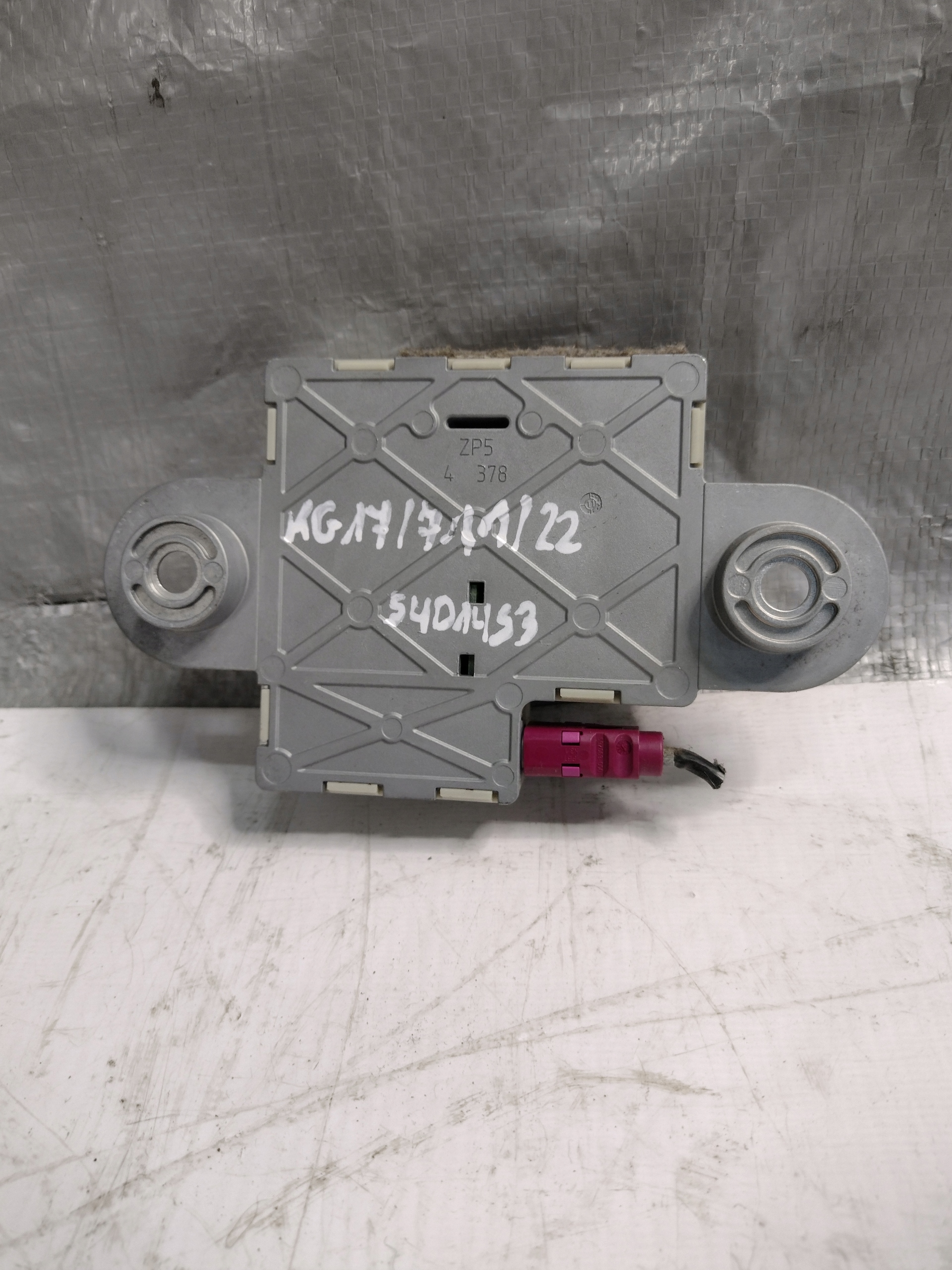 antenna amplifier BMW F11 2,0D OE 6935024