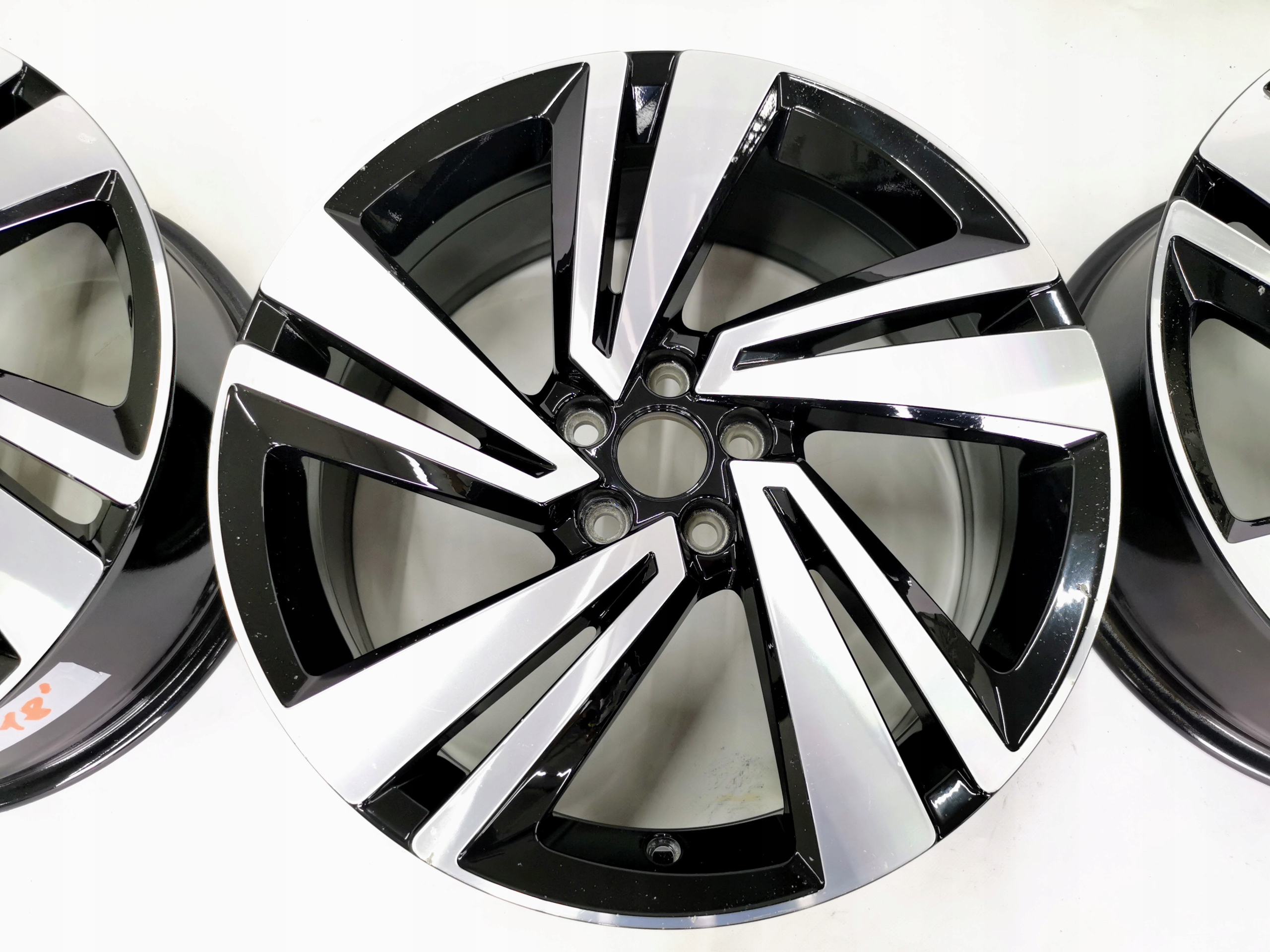 ALUFELGI 18' VW T-CROSS 7x18 ET39 2GM601025H KPL Typ samochodu 4x4/SUV Samochody osobowe