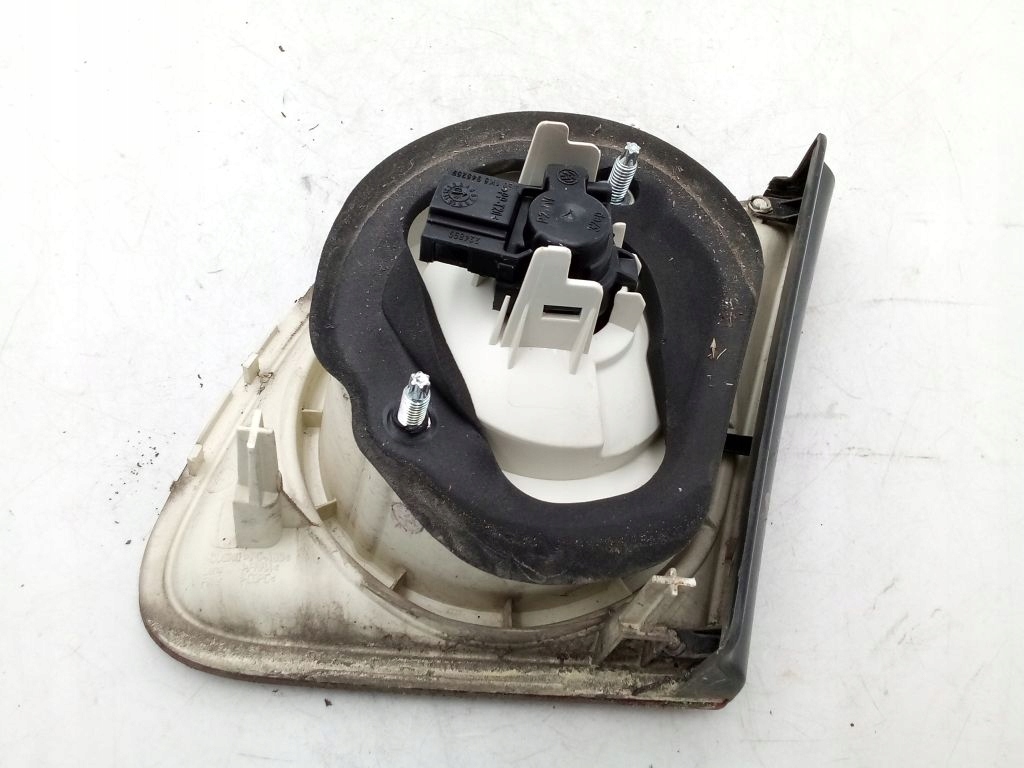 VW Jetta light left rear part rear to the bonnet 1K5945093