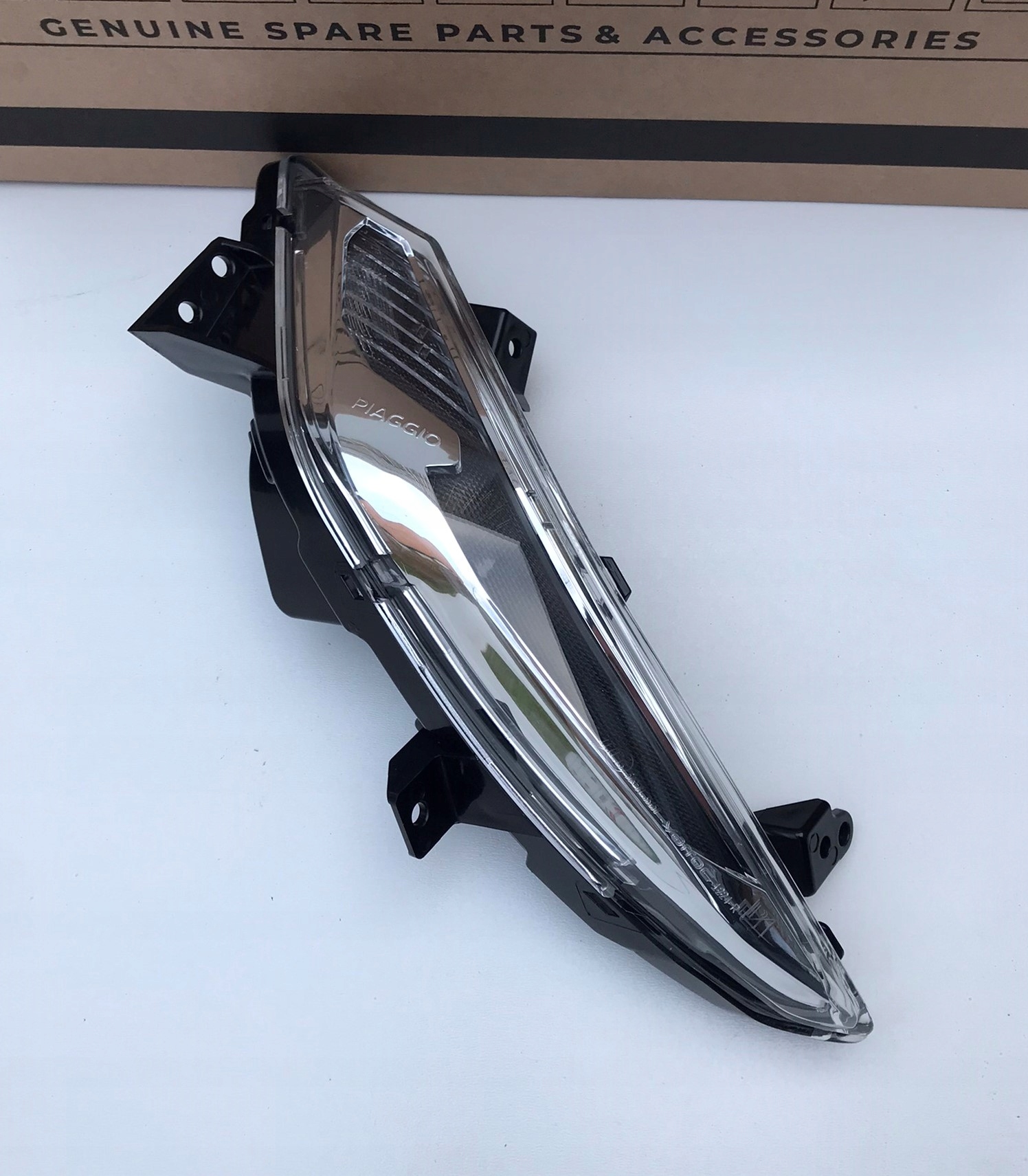 Piaggio Beverly smerovka pravá DX 300 400 Hpe 2021+ Led