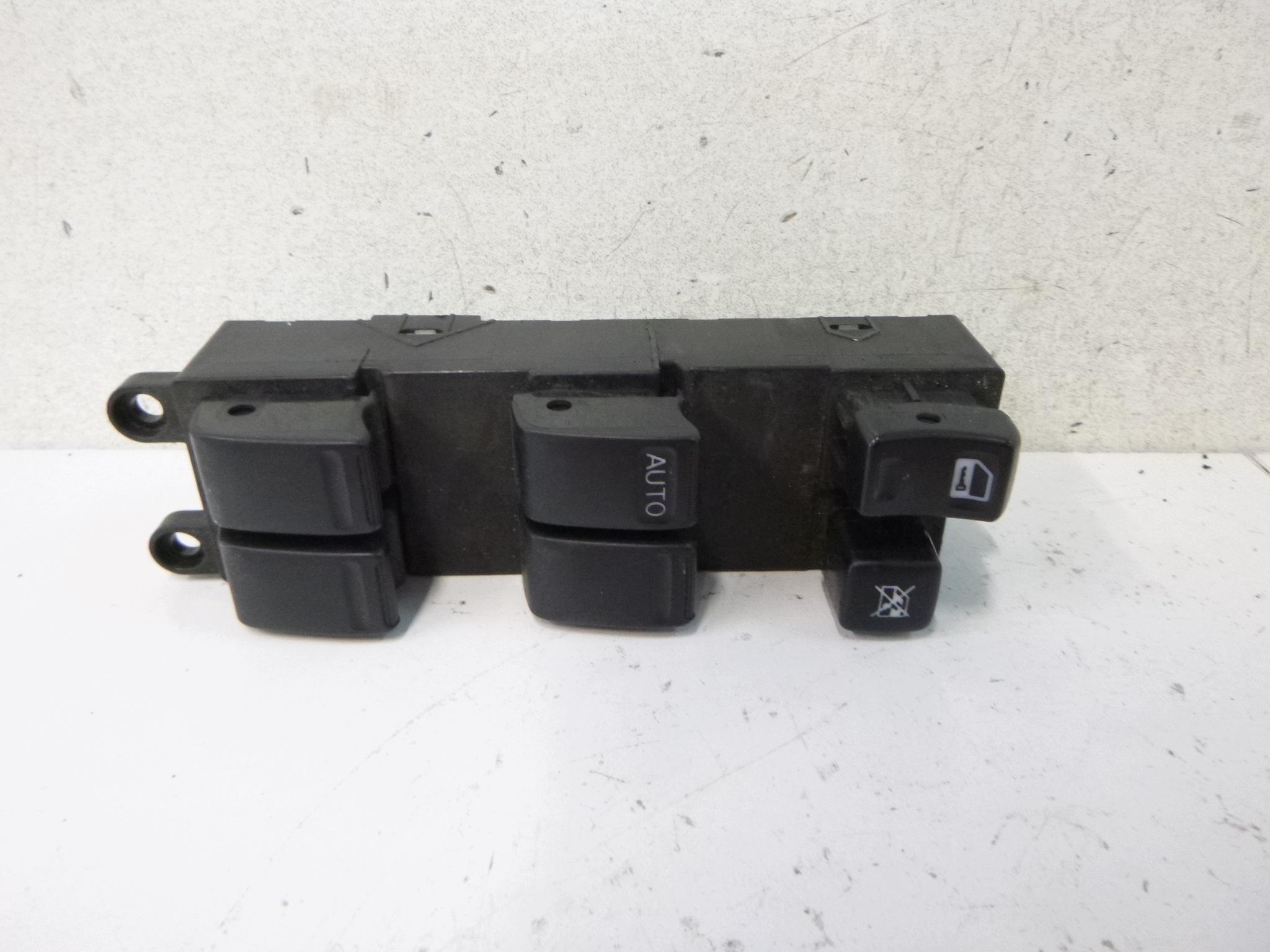 window control switch left front Nissan X-Trail T30 H1 2001-2007