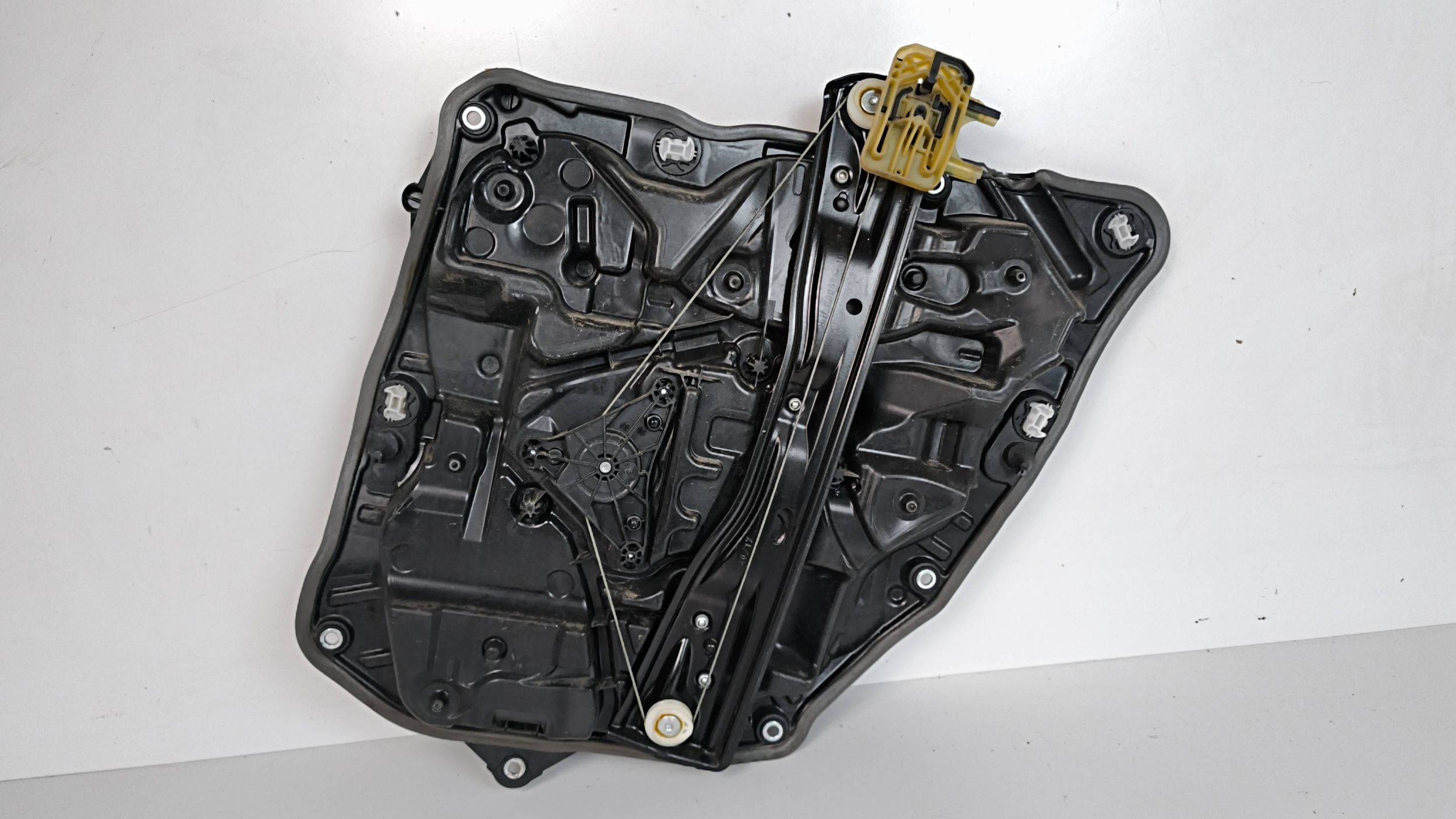 BMW 5 G30 G31 7365167 window regulator rear left engine
