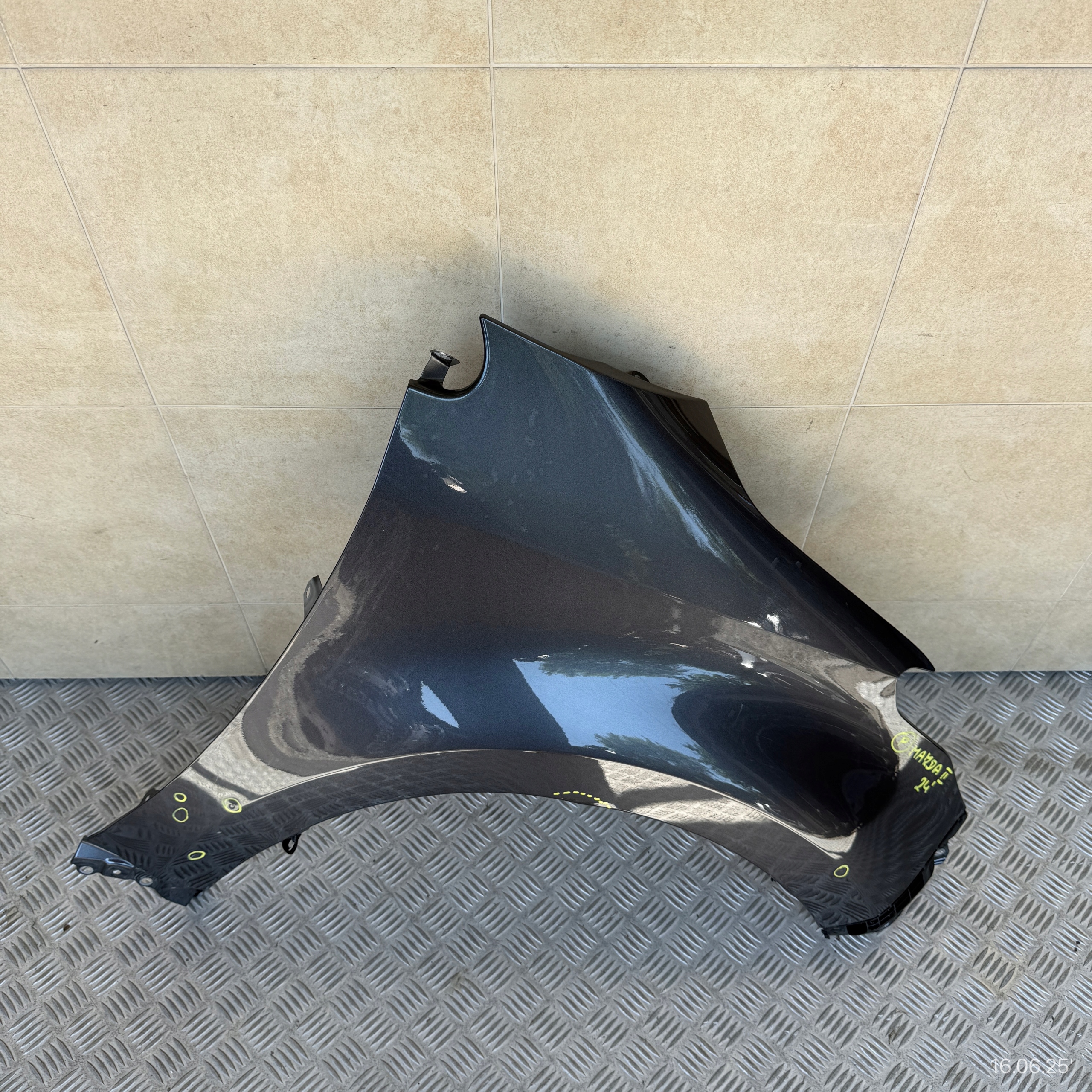 fender front right MAZDA 2 IV 2024 ROK
