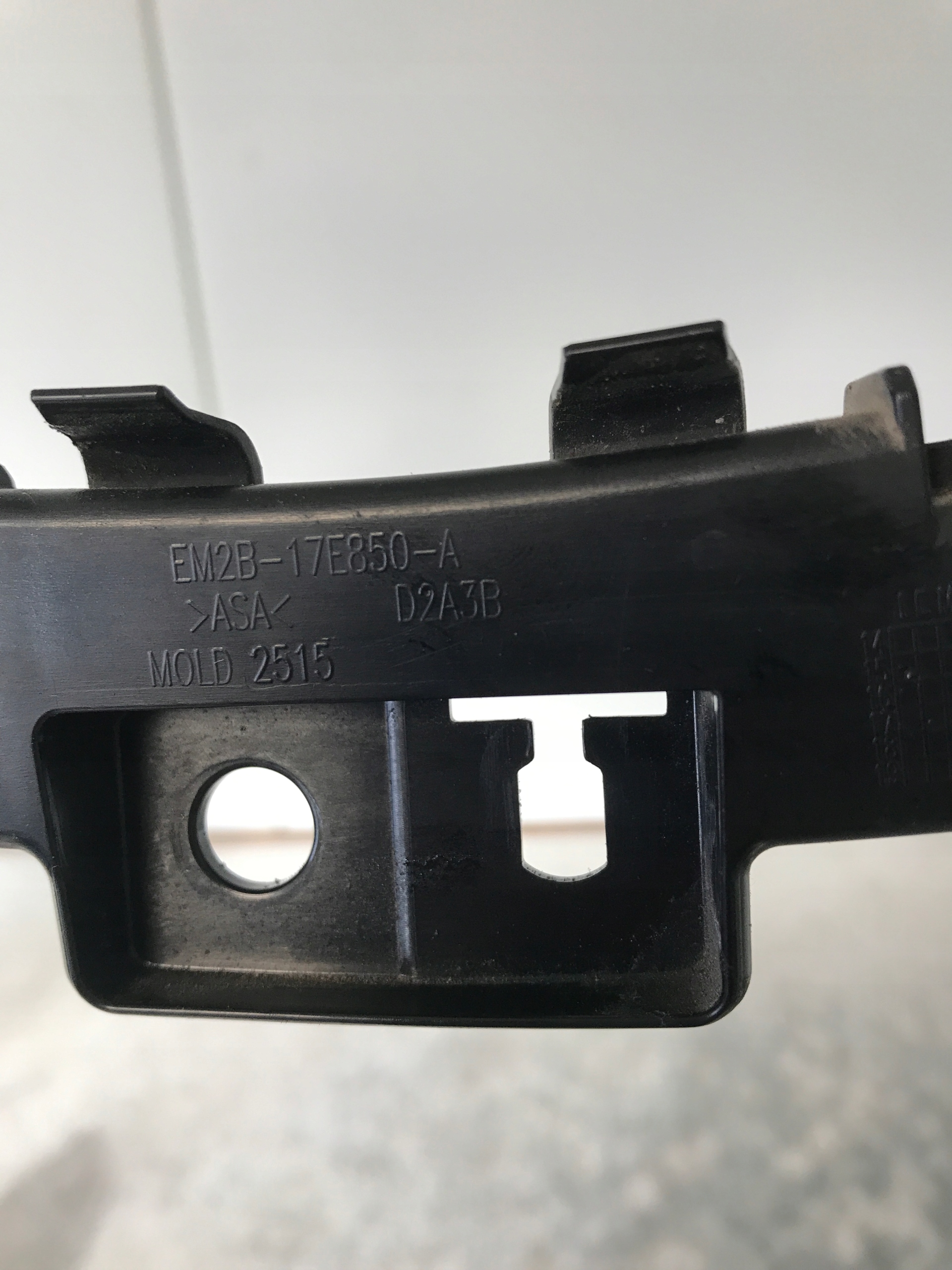 bumper bracket right rear part S-MAX MK2 EM2B-17E850-A