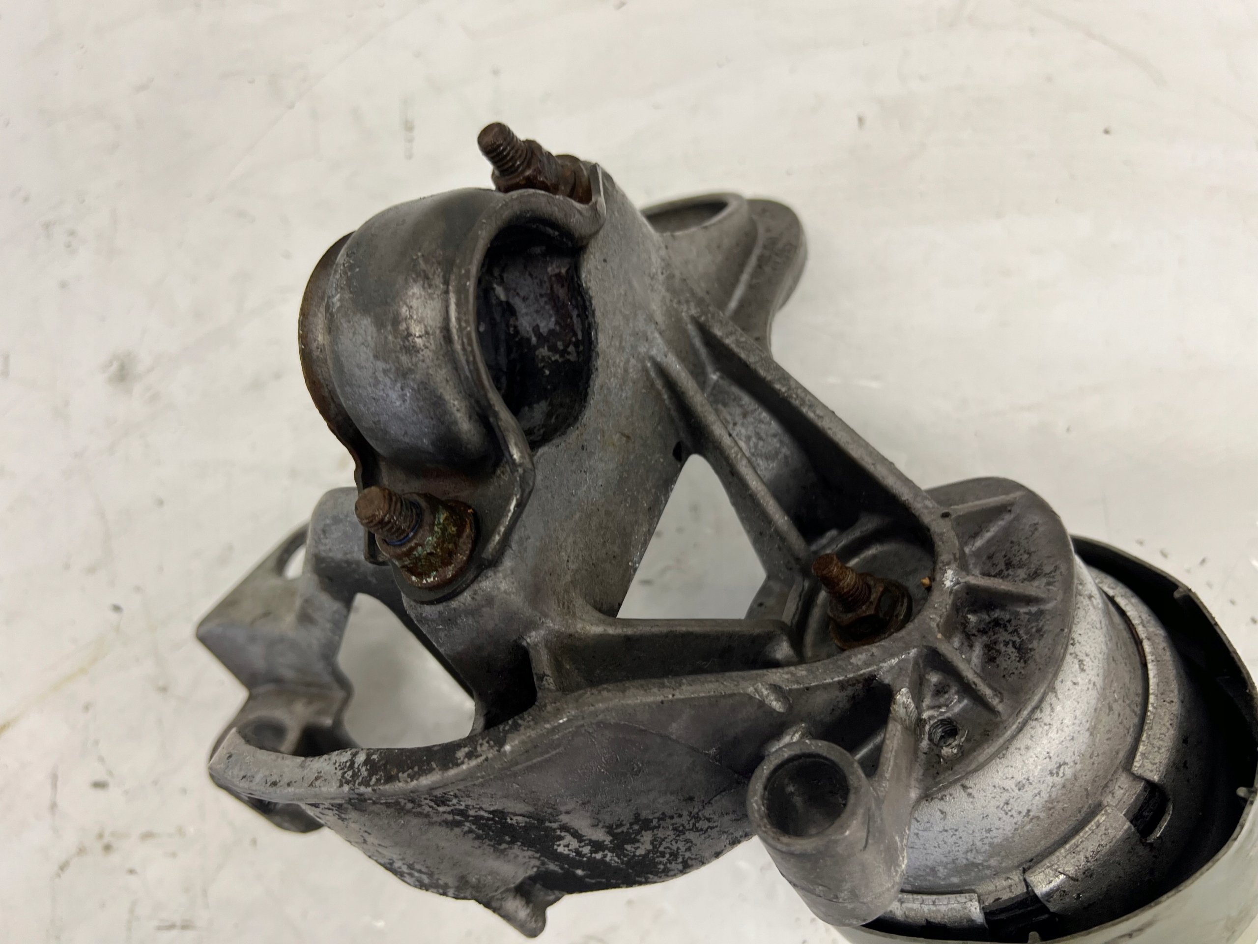 holder engine mount left AUDI A4 B7 8E0199351Q