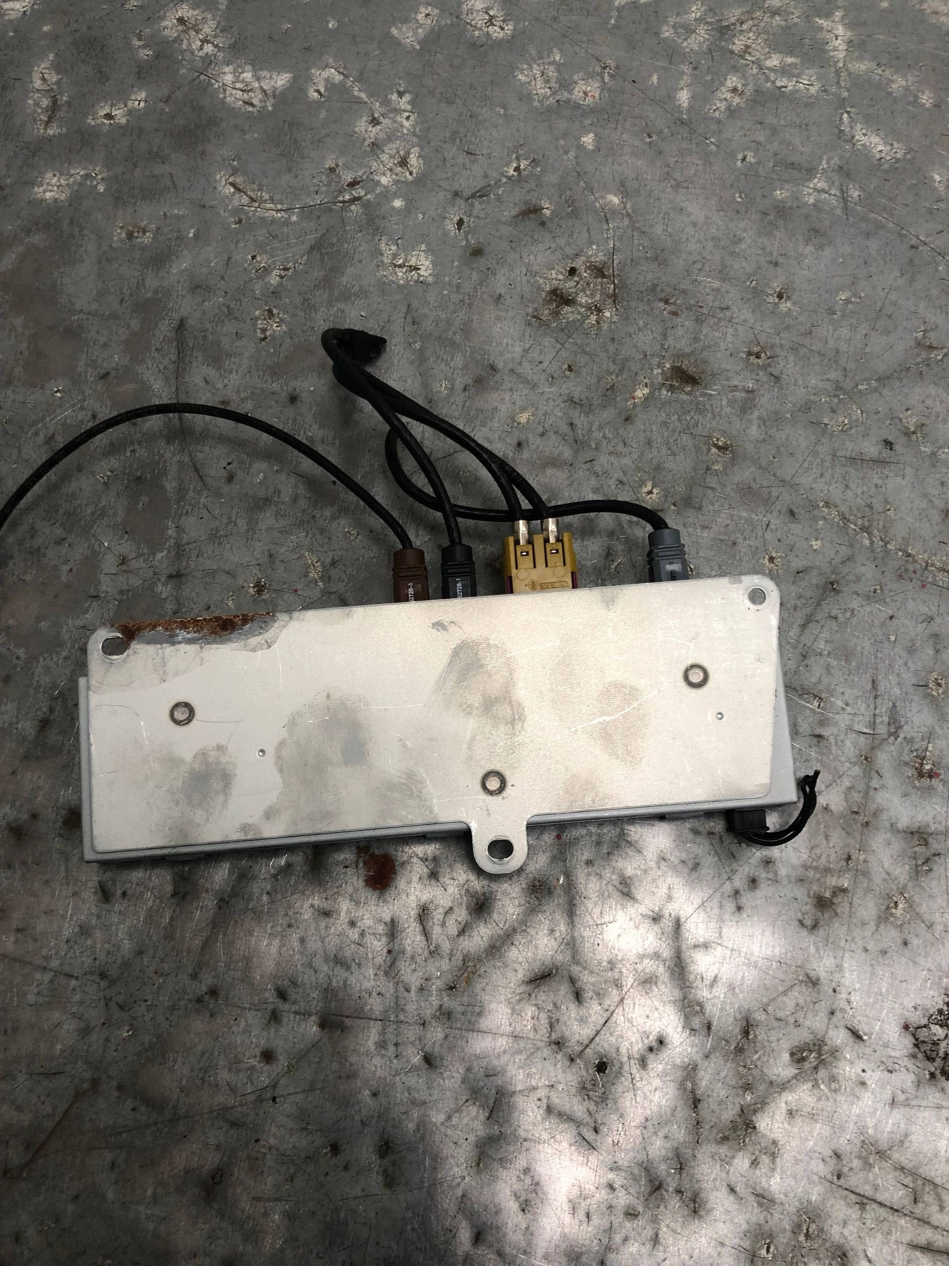 amplifier ANTENY AUDI A4 B7 8E9035225P