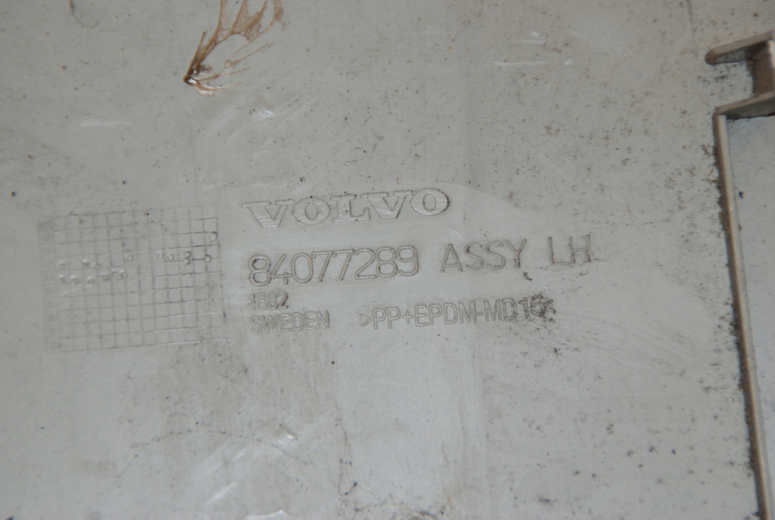 OSŁONA MASKOWNICA TAPICERKA VOLVO FH 4 Producent części Volvo OE