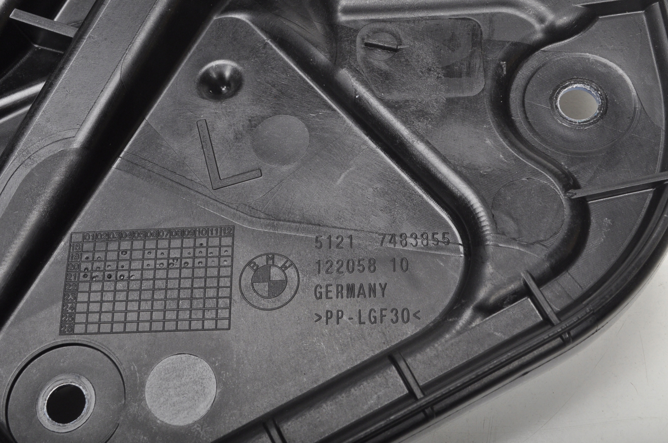 BMW F44 GRAN COUPE WYGLUSZENIE DRZWI LEWY TYL Car type Passenger cars