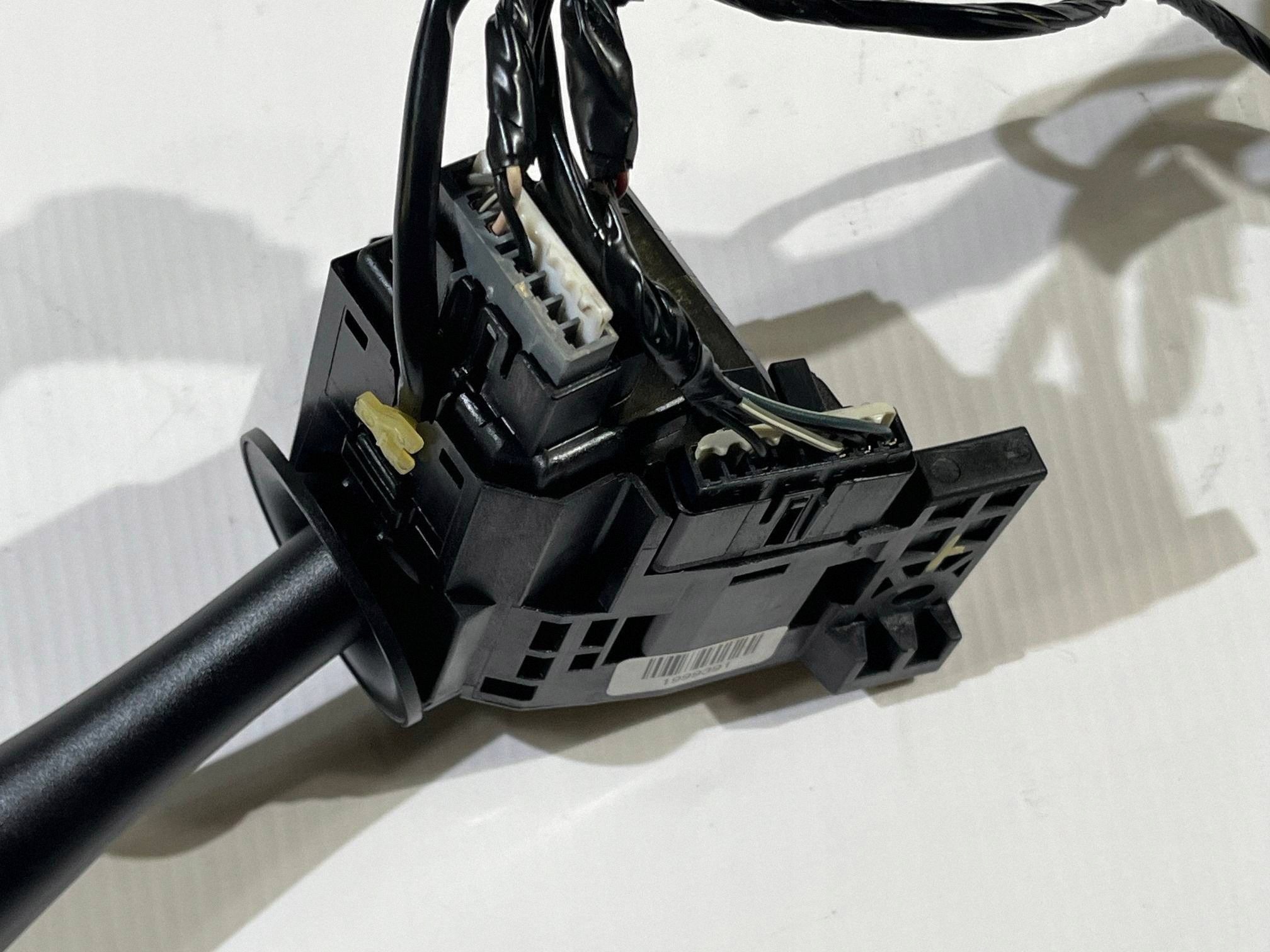 commodo interrupteur commande phares feux indicateurs de direction Chevrolet Corvette C6 2005