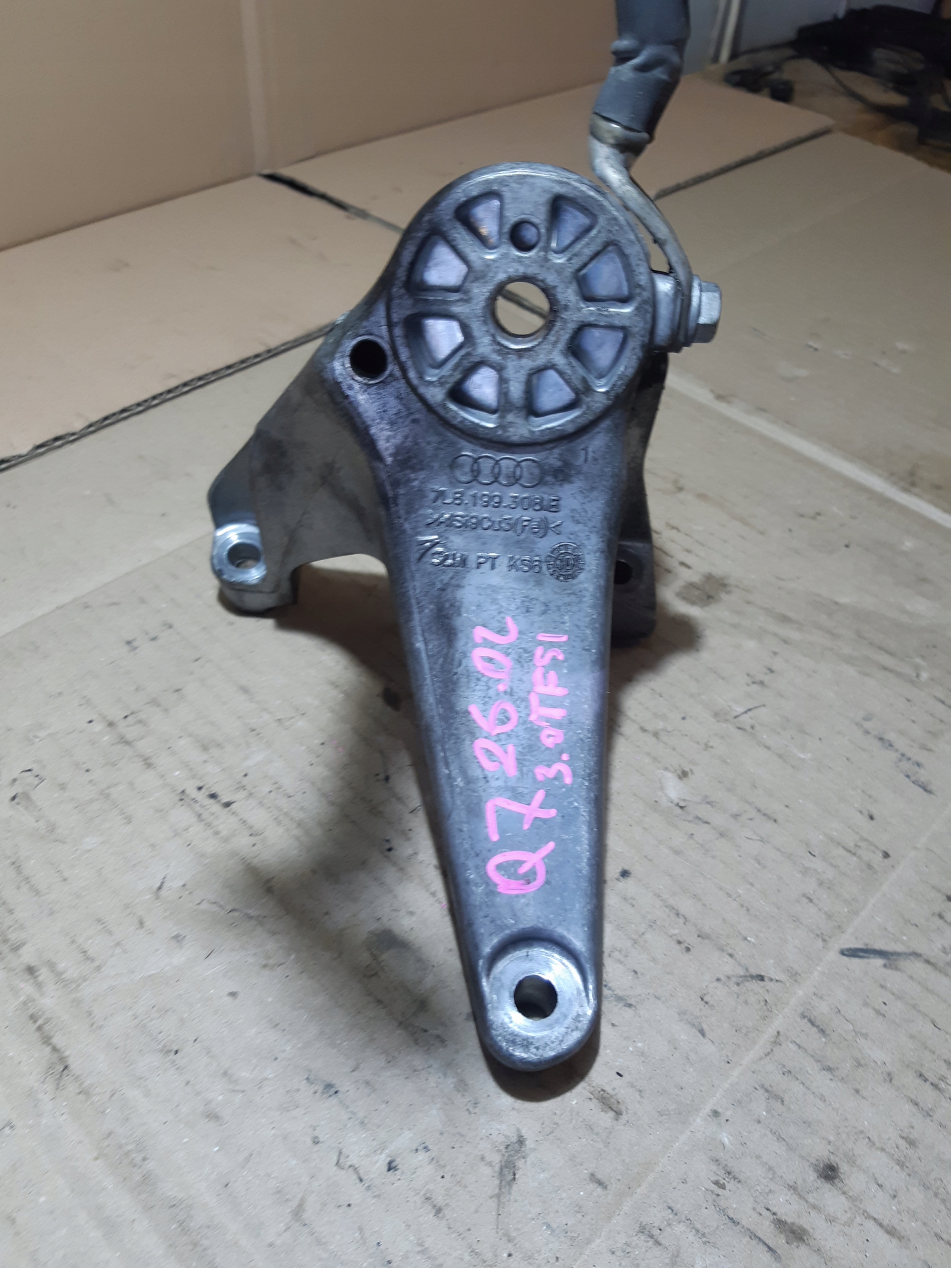 AUDI Q7 3.0 TFSI TOUAREG holder engine mount 7L8199308E