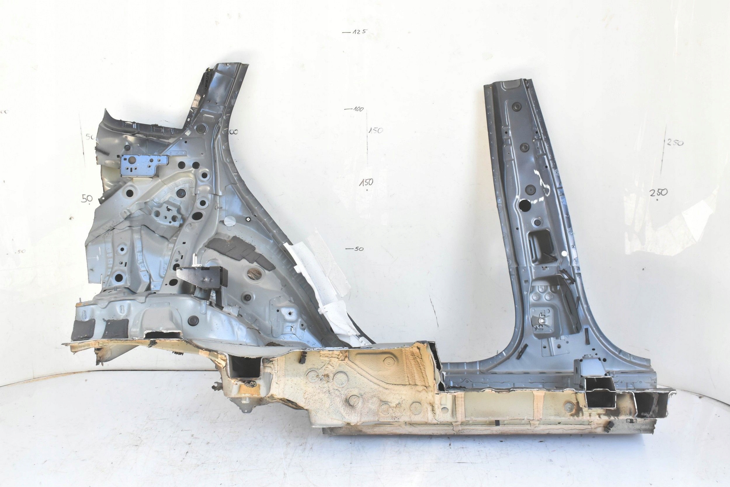 PRÓG SŁUPEK LEWY TYŁ BŁOTNIK BMW X5 G05 18- Typ samochodu Samochody osobowe