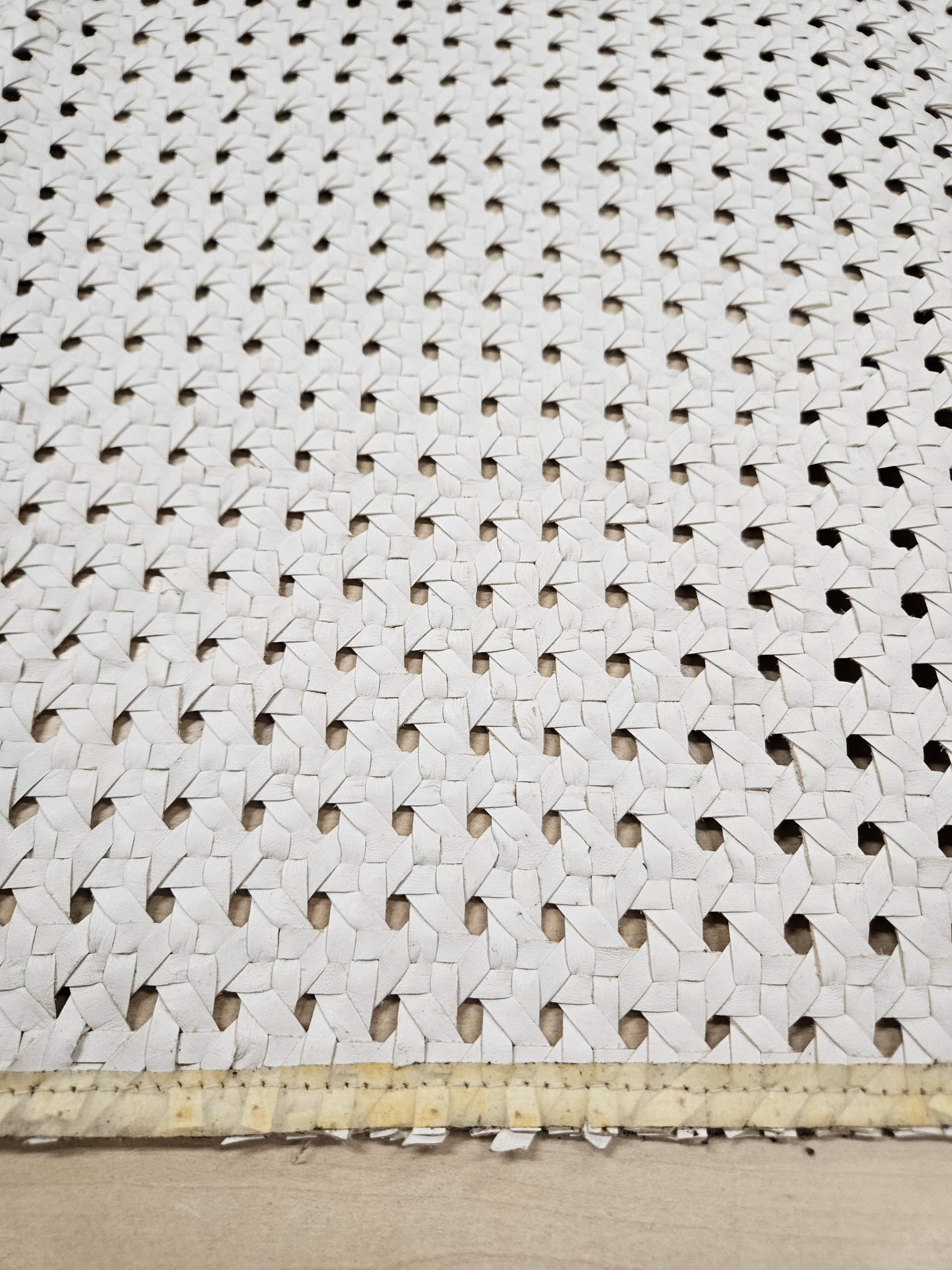 Přírodní kůže lícová pletená ažurová