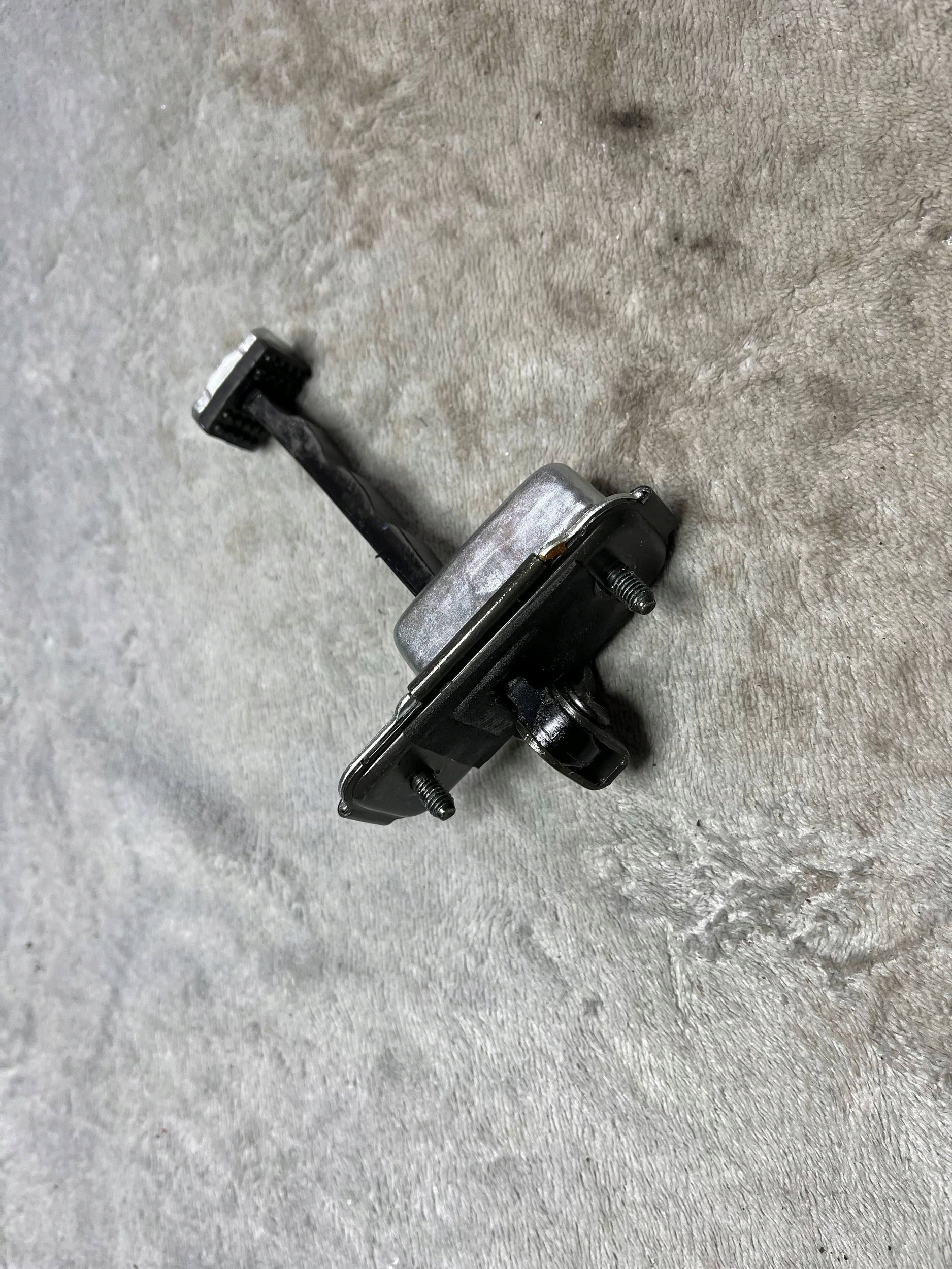 limiter door front L pasuje do: KIA CEED 05.12-07.18 79380A2000 !J