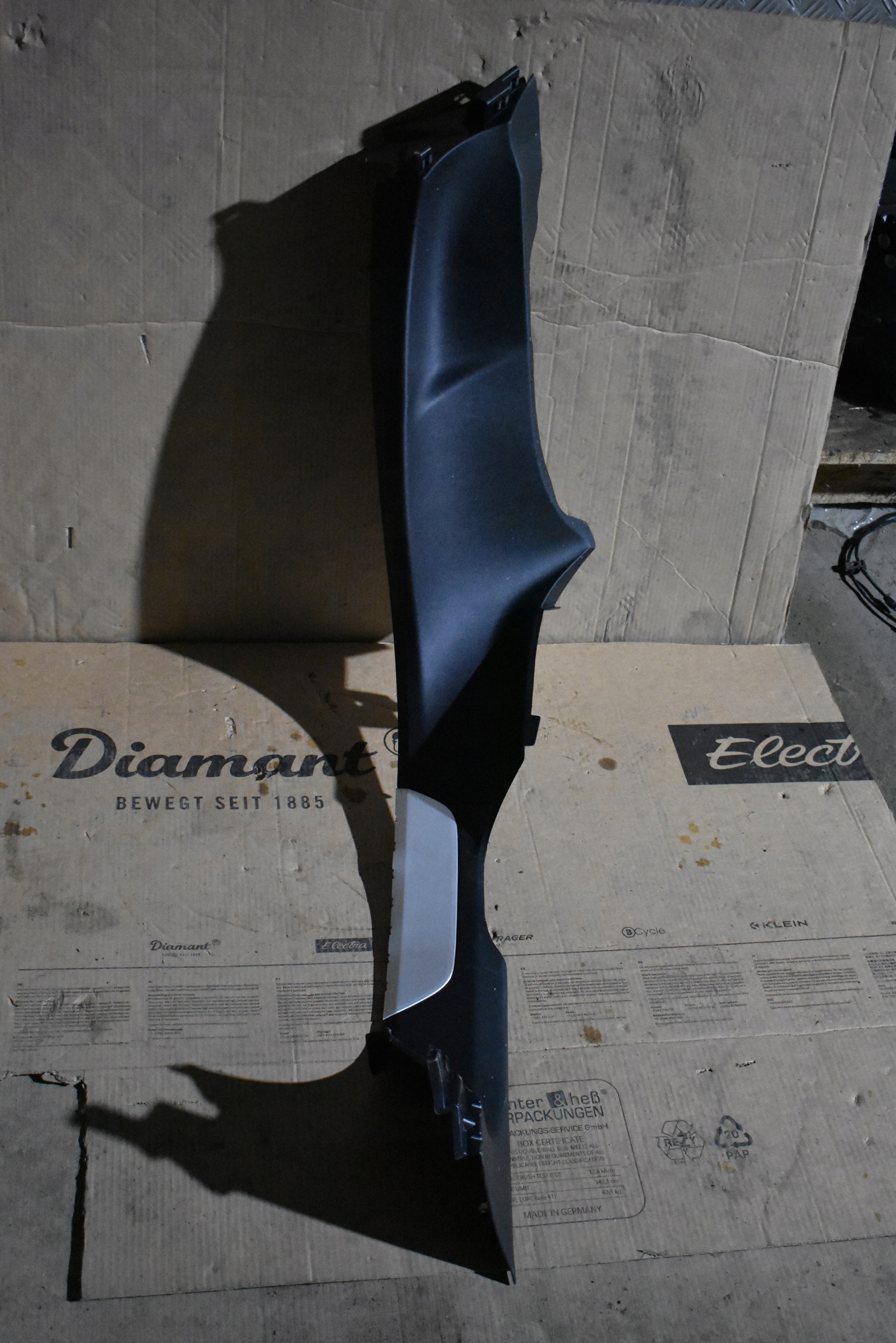 moulding cap threshold rear right PORSCHE TAYCAN 4S 1
