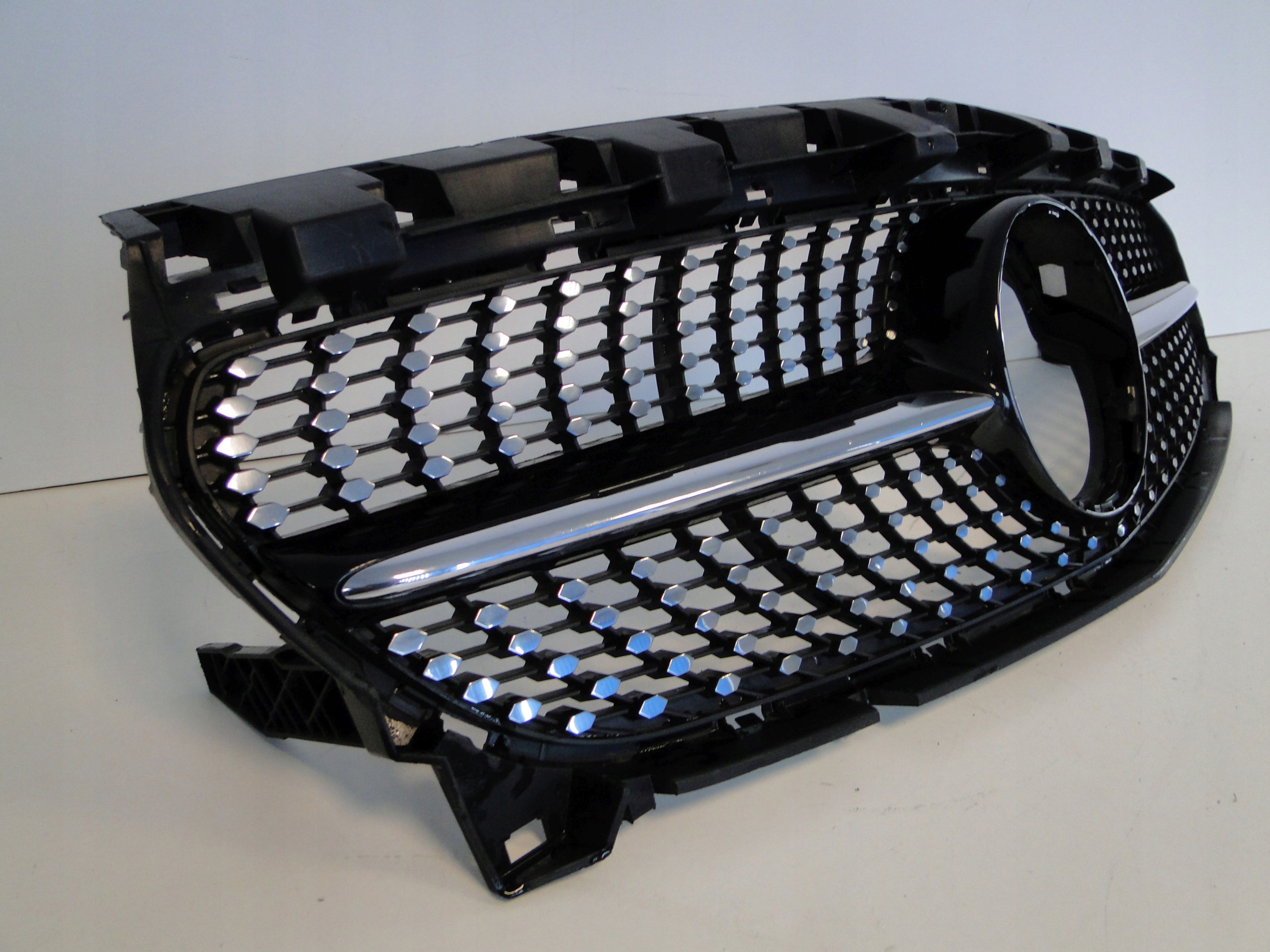 MERCEDES CLA 117 W117 LIFT GRILL ATRAPA ZDERZAKA Typ samochodu Samochody osobowe