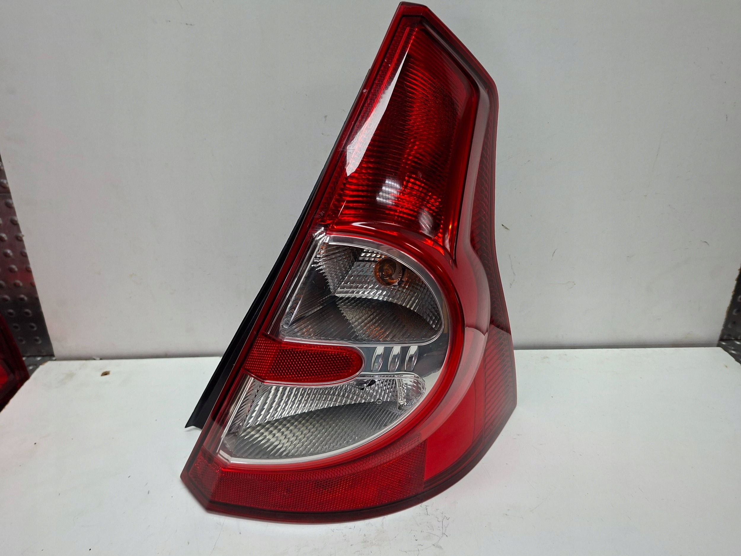 light rear right 8200734824 DACIA SANDERO and 2008-2012