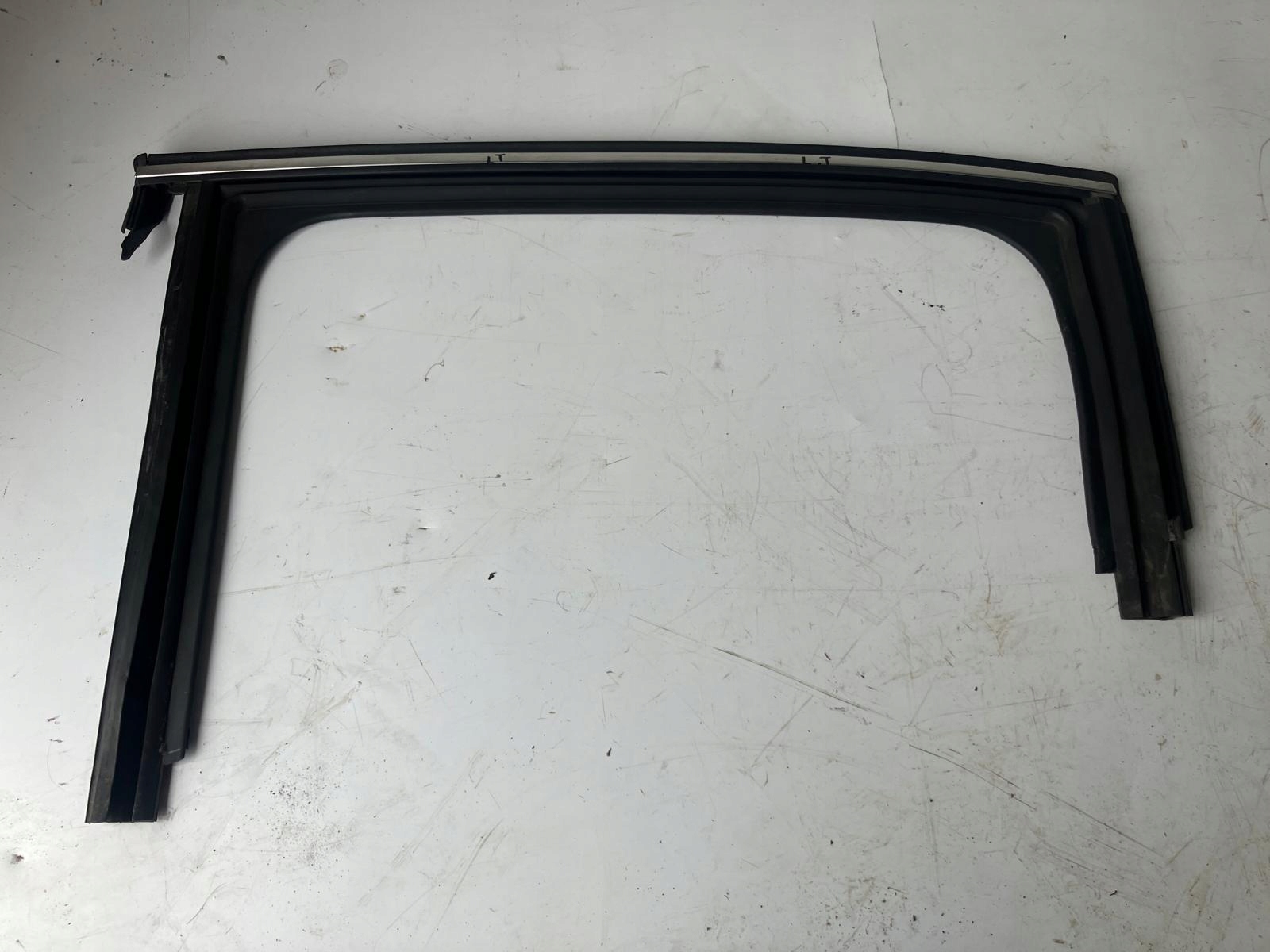 frame gasket door left rear part PEUGEOT 208 CHROM