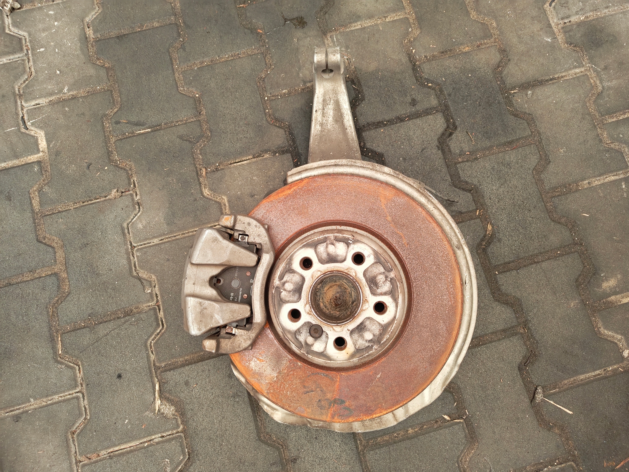 BMW 5 G30 right swing disc caliper 6884386