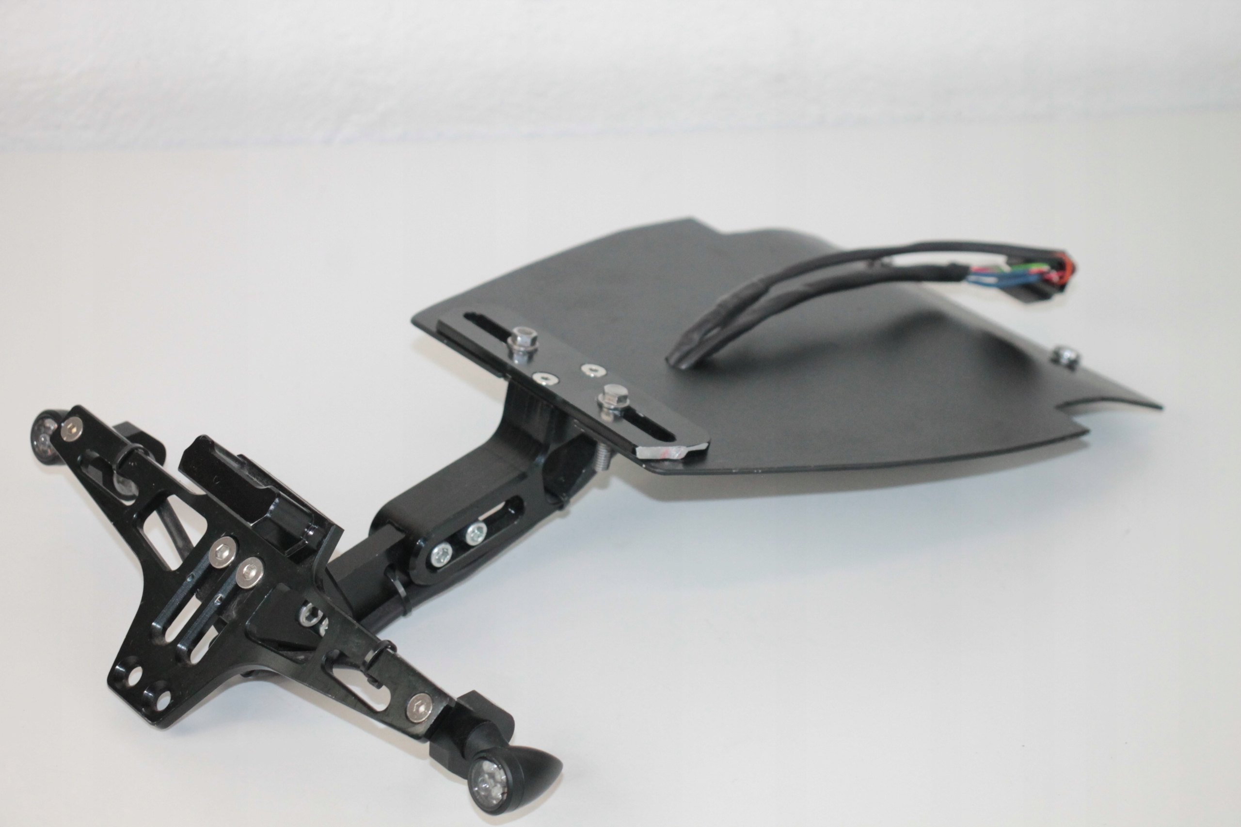 056 - TRIUMPH BONNEVILLE SE 900 МОНТАЖНА ПЛАСТИНА ТЮНІНГ