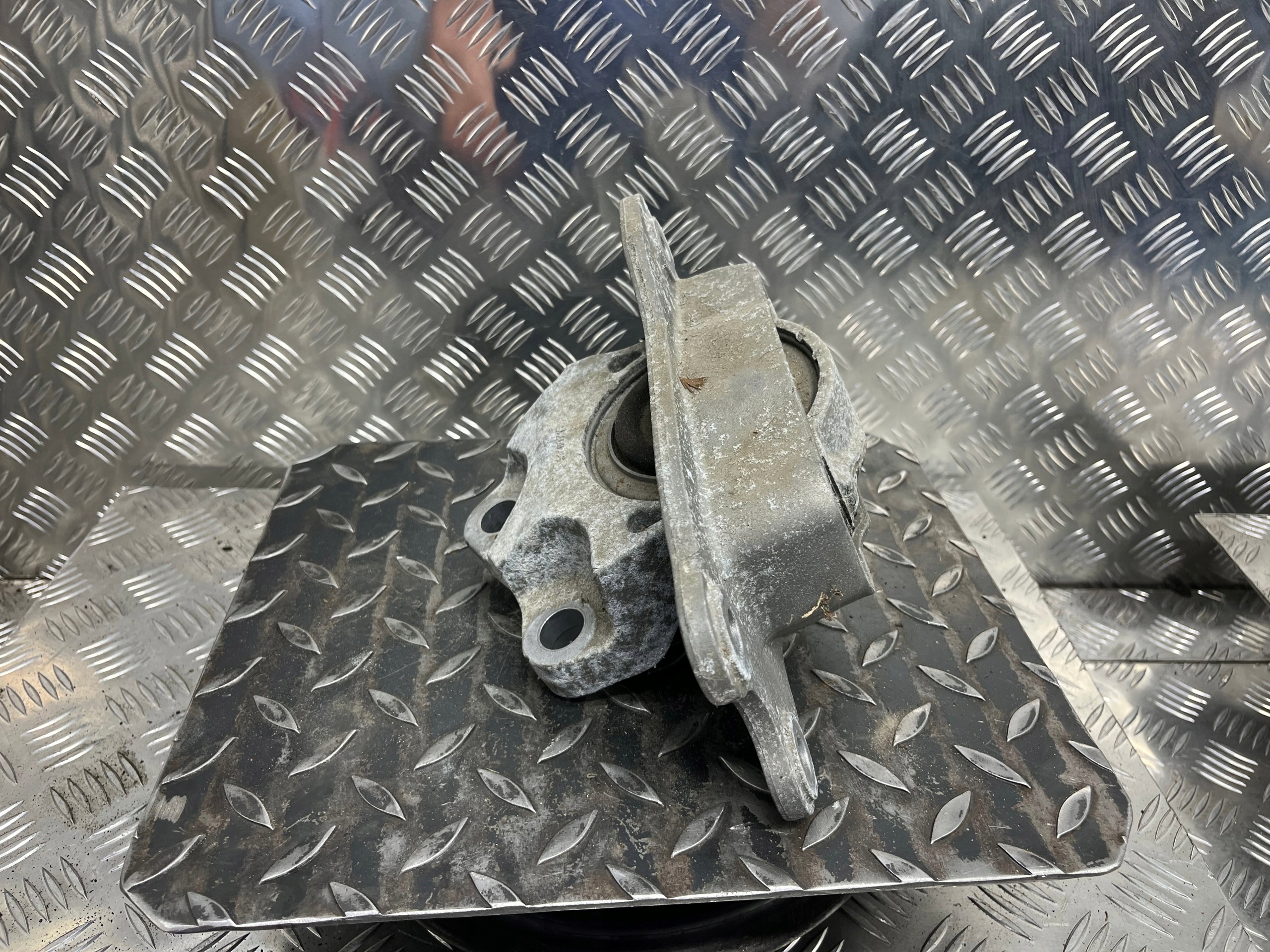 engine mount VOLVO XC90 II T6 2.0 B 2019 31460716