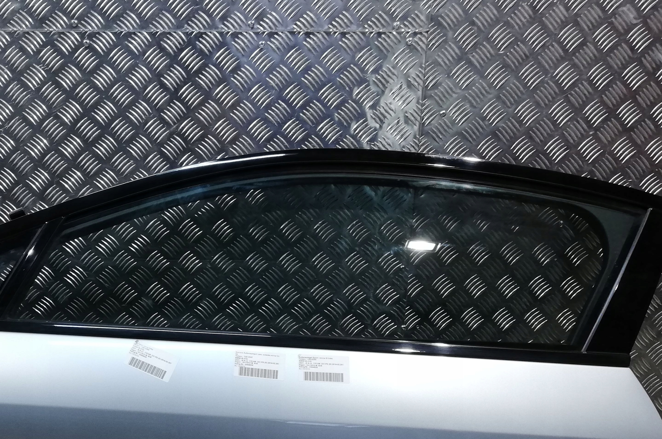 BMW i8 I12 Скло дверей ліве праве