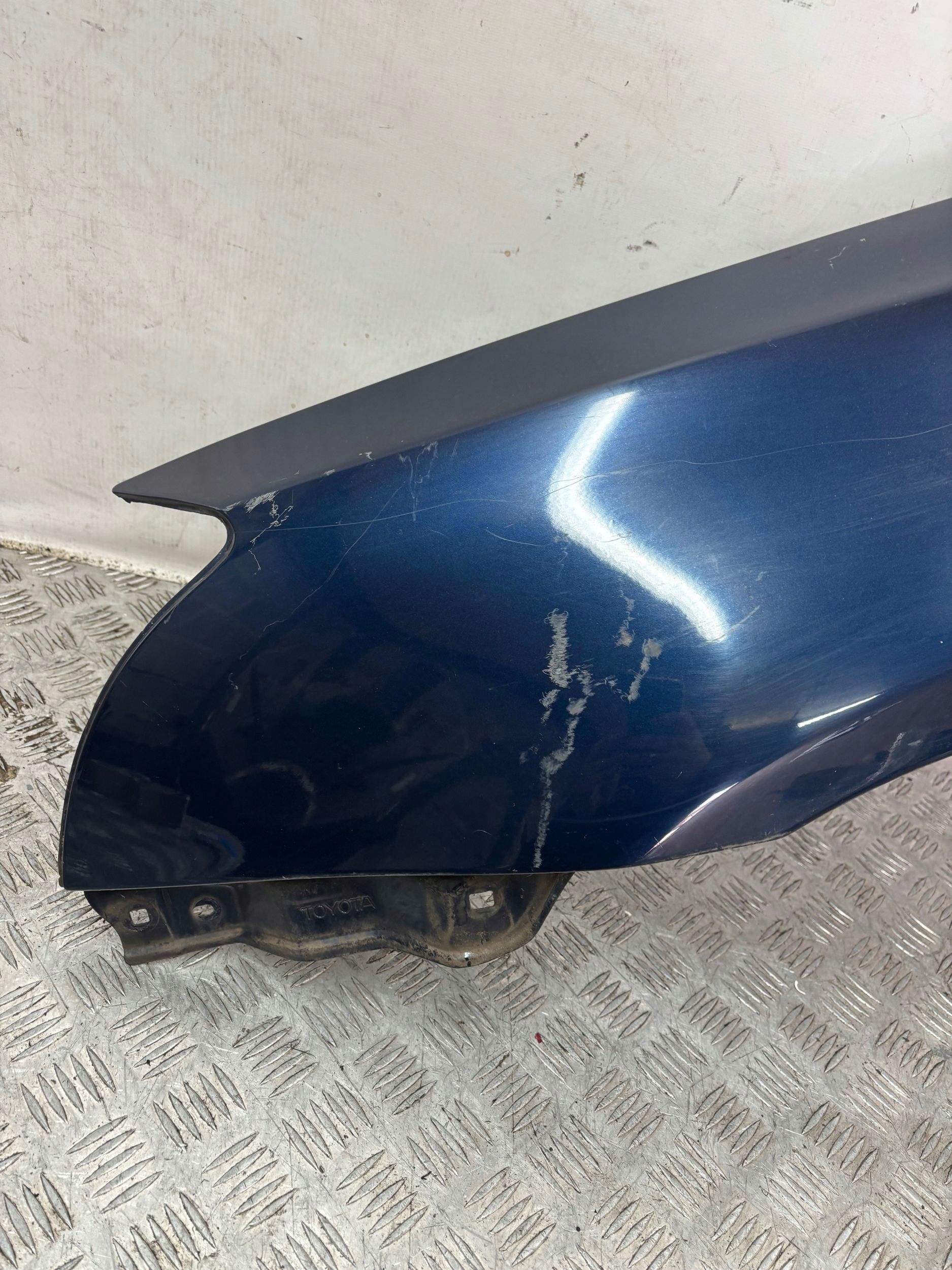 fender front front left TOYOTA AVENSIS T25 03