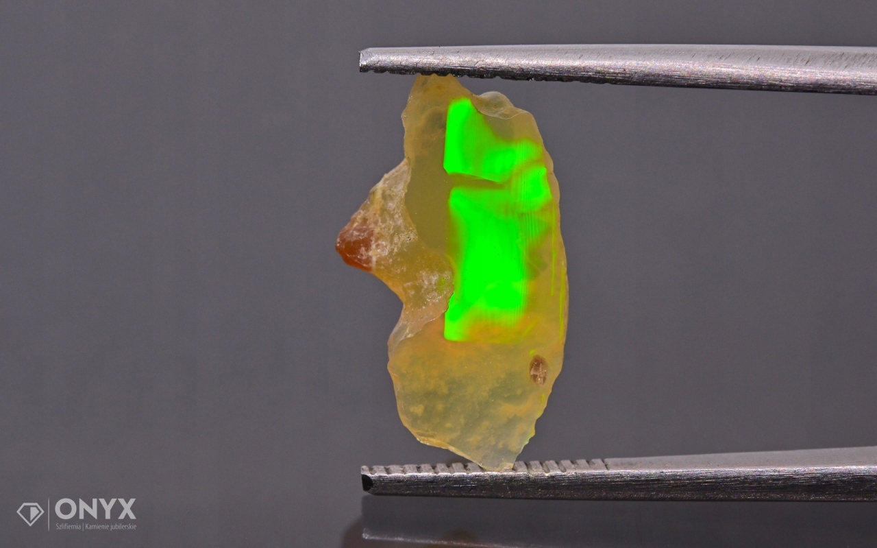 Opal z Etiopie hrudky 15,5x8,5 mm