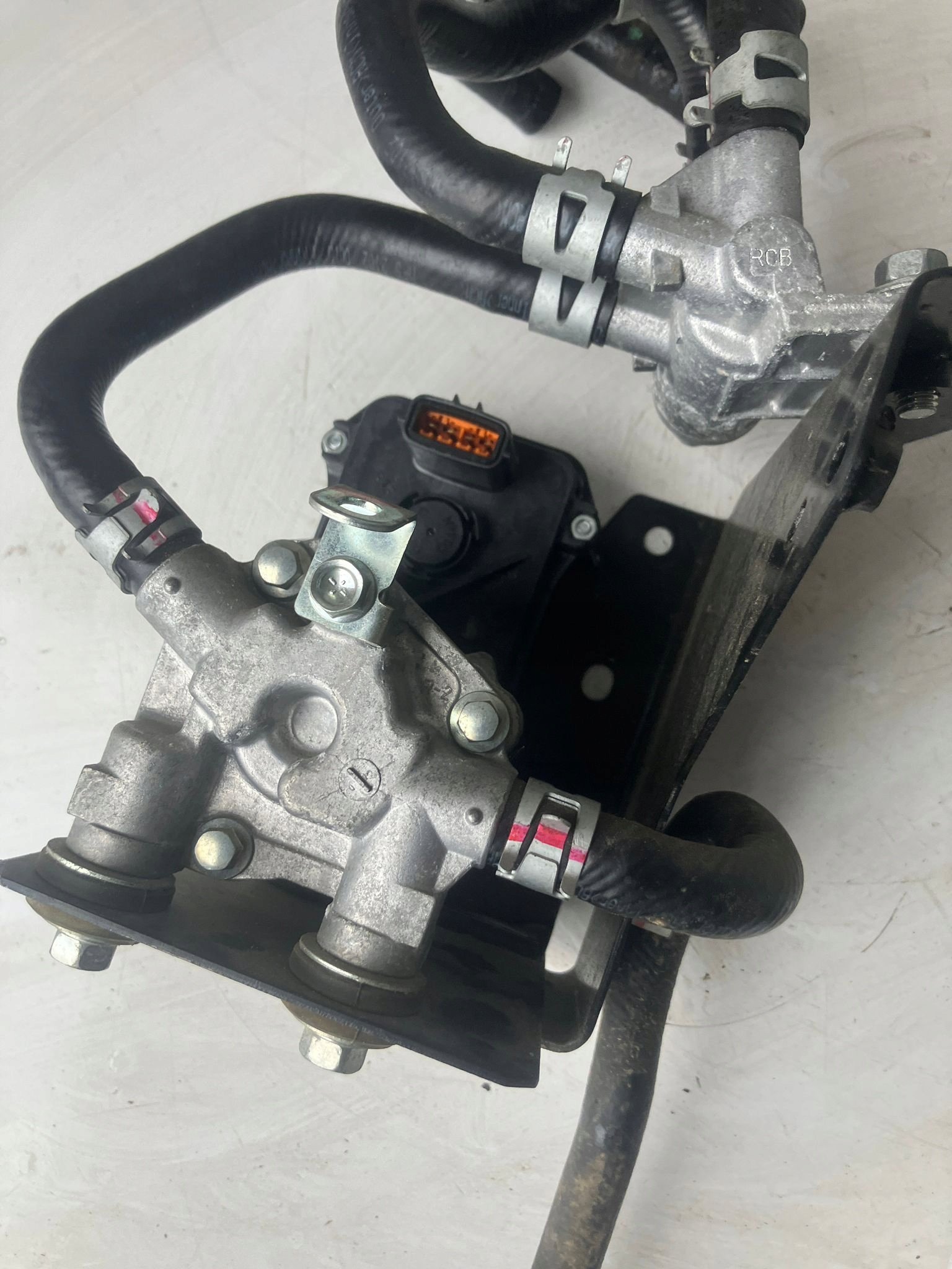 dodatna pumpa cirkulacije vode MITSUBISHI ECLIPSE CROSS 2.4B HYBRID