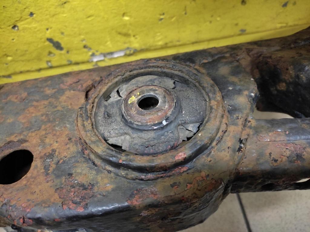 NISSAN X-TRAIL T30 2.0 axle beam axle beam subframe rear part