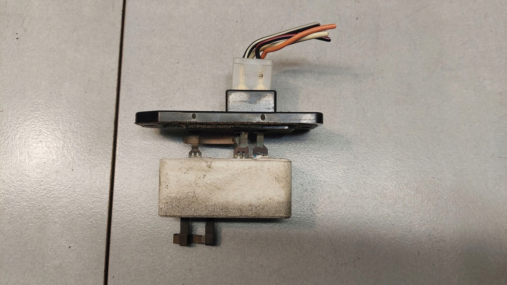 resistor, rheostat, regulator OPORNICA SPACE STAR 1.8 FL