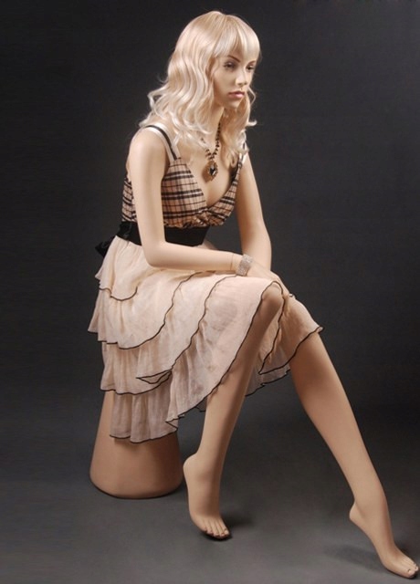 Manekin Damski cielisty siedzący LZM1 LOUTOFF