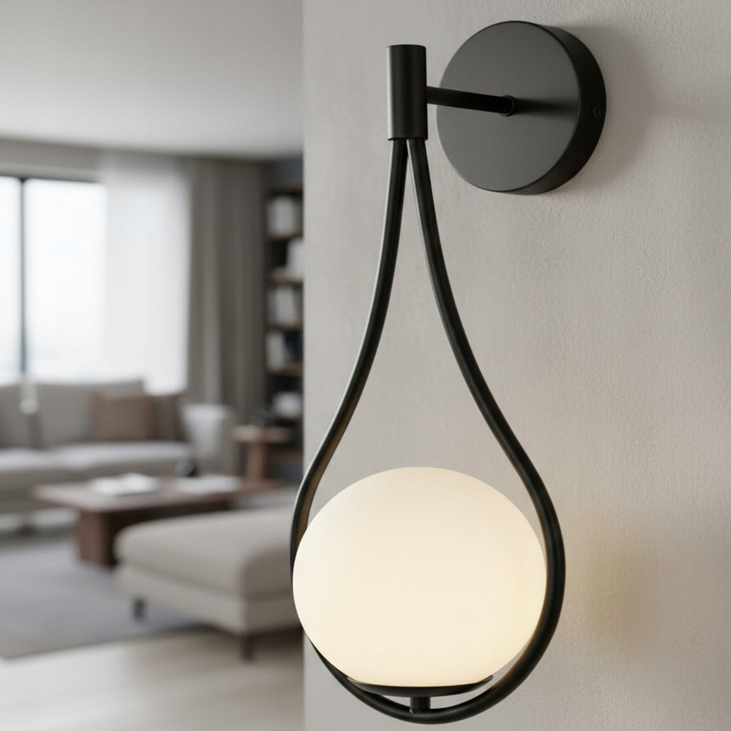 Čierna nástenná lampa Drop s bielym tienidlom do chodby, hotelovej reštaurácie alebo kancelárie