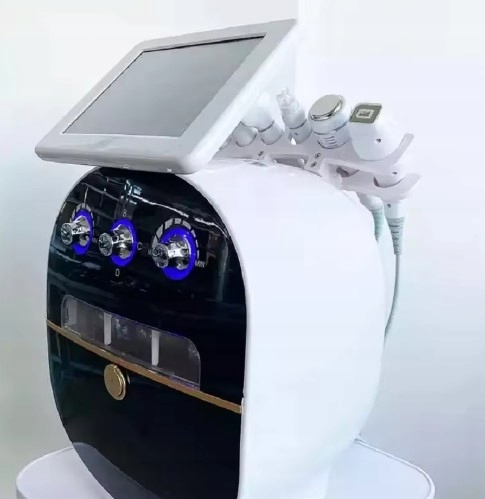 Kosmetický salon Spa – populární přístroj na dermabrazi obličeje Hydra Aqua